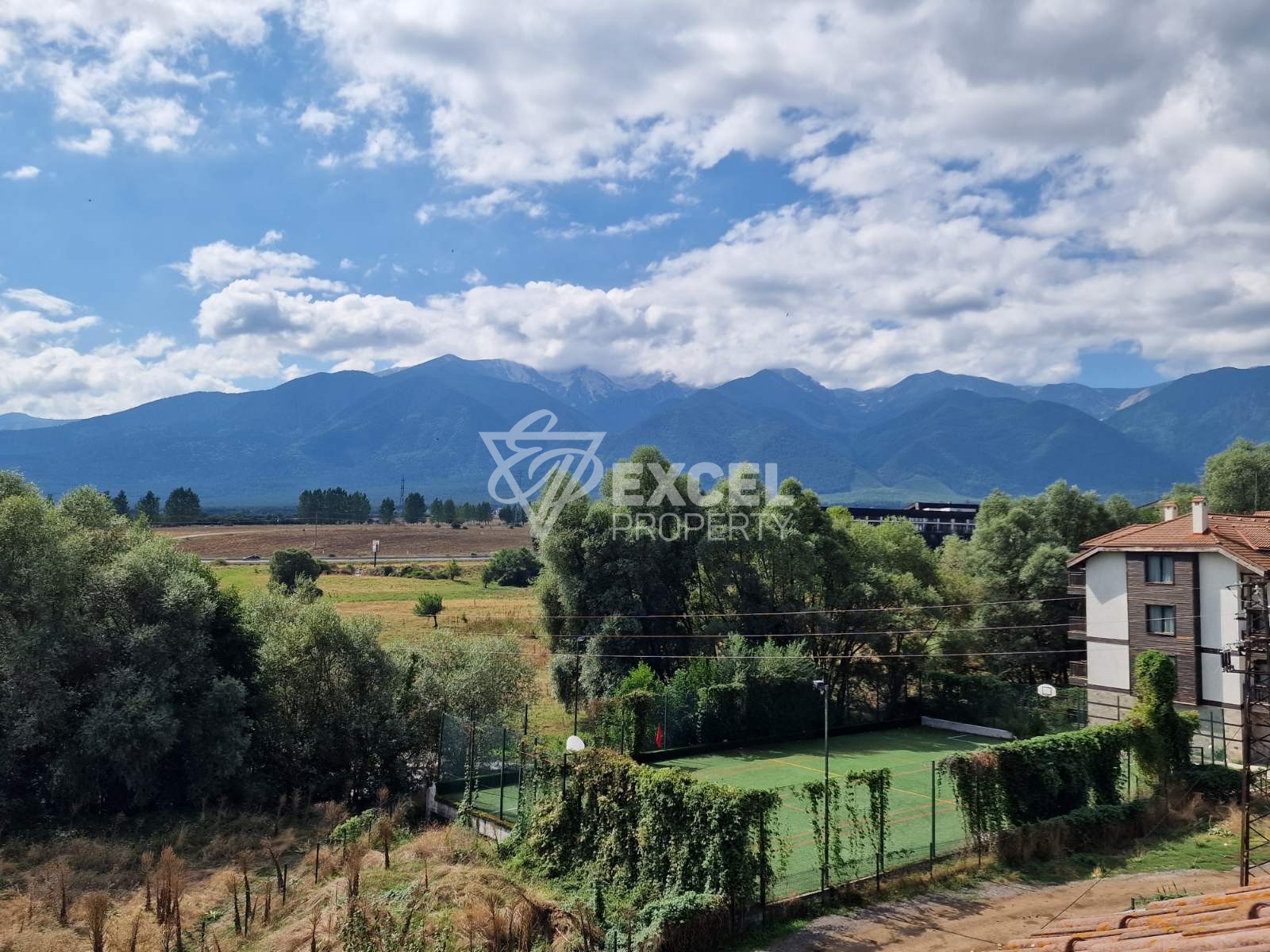 Spacious penthouse with two terraces and a beautiful mountain view