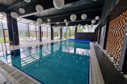 A beautiful one-bedroom apartment for sale in a year-round complex with a low maintenance fee, next to Razlog