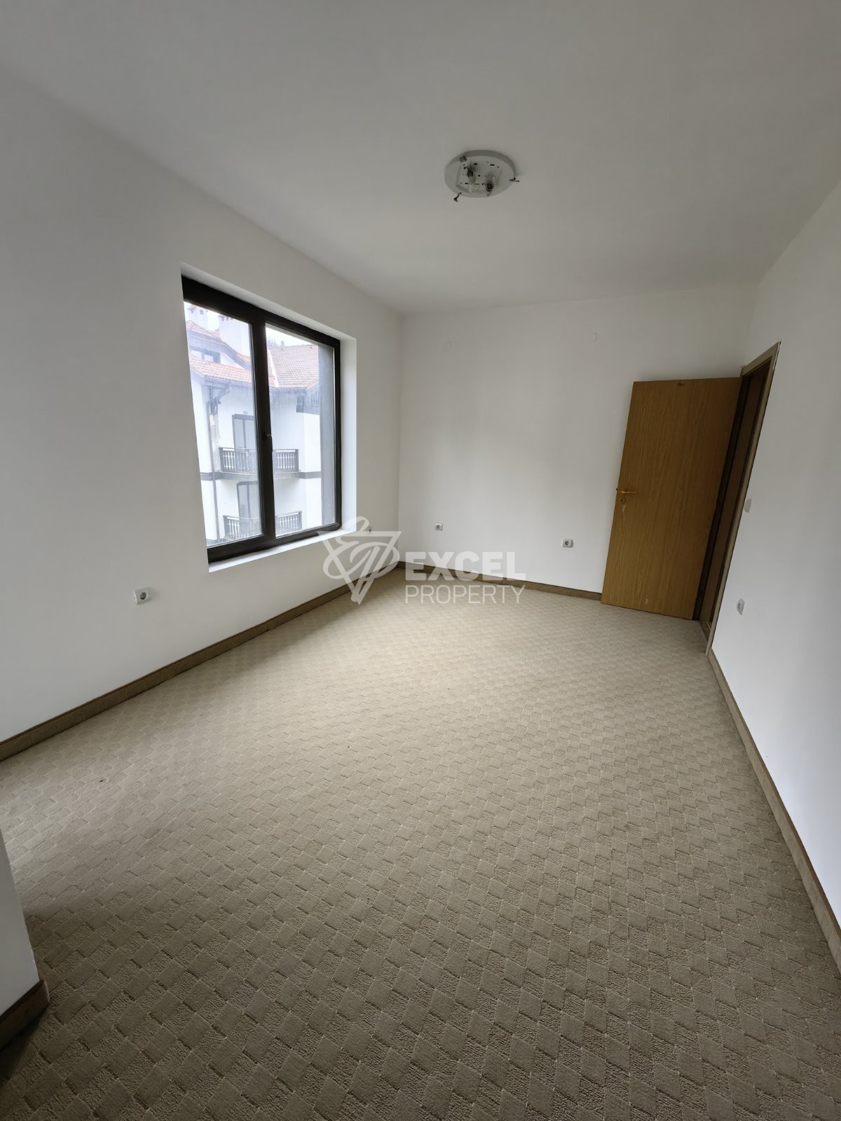 A beautiful one-bedroom apartment for sale in a year-round complex with a low maintenance fee, next to Razlog