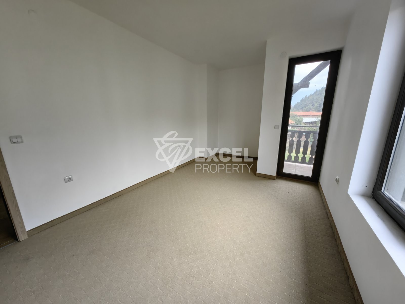 A beautiful one-bedroom apartment for sale in a year-round complex with a low maintenance fee, next to Razlog