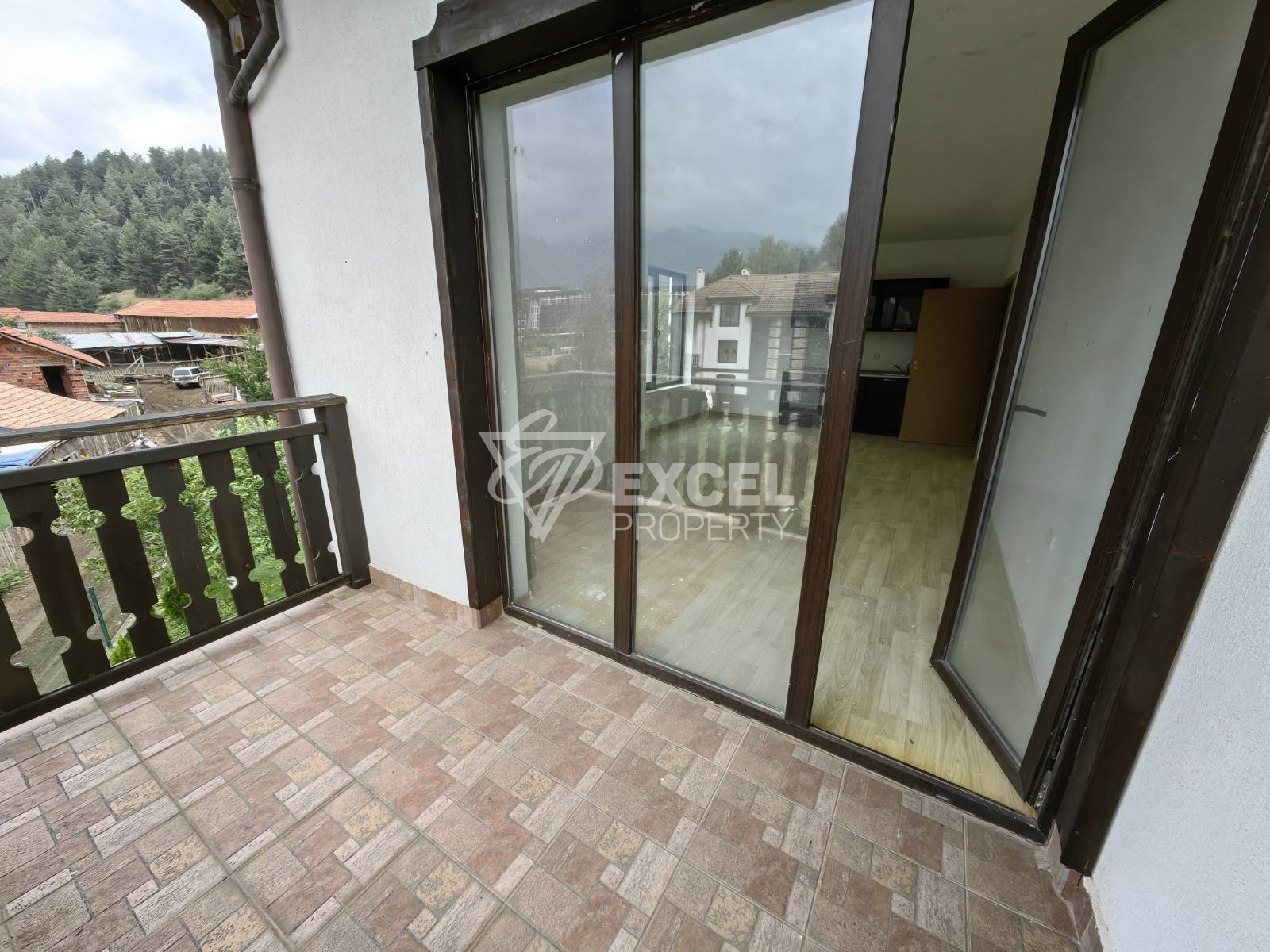 A beautiful one-bedroom apartment for sale in a year-round complex with a low maintenance fee, next to Razlog