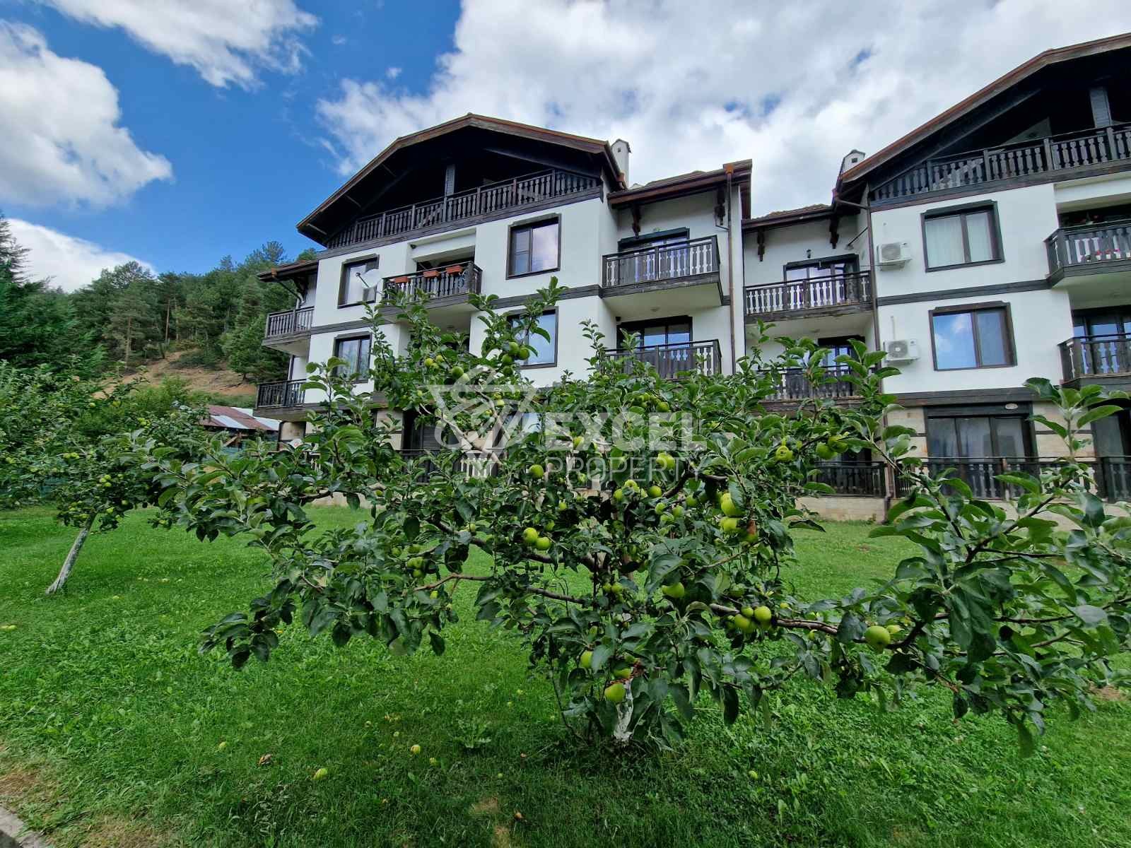 A beautiful one-bedroom apartment for sale in a year-round complex with a low maintenance fee, next to Razlog