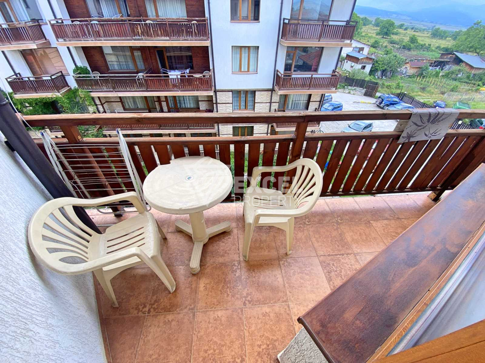 For sale: Western studio with a terrace in a complex with a low maintenance fee!