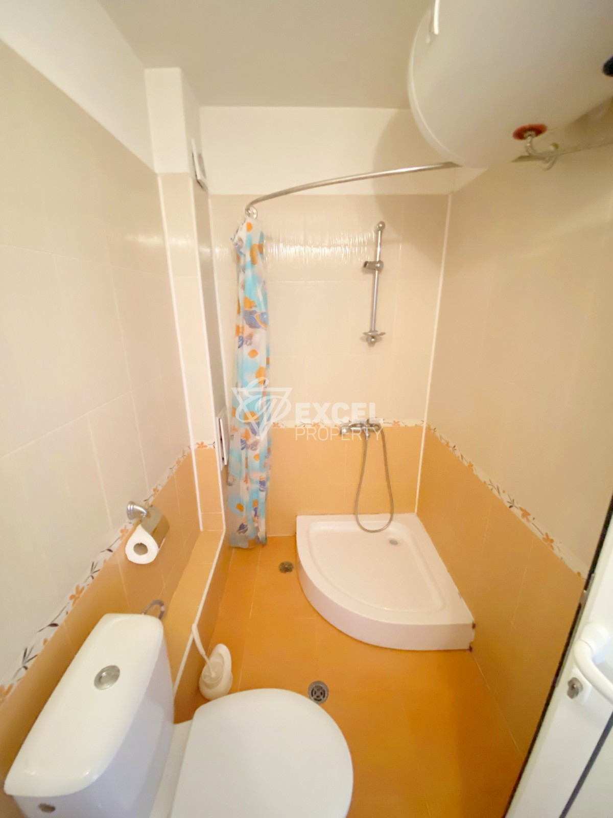 For sale: Western studio with a terrace in a complex with a low maintenance fee!