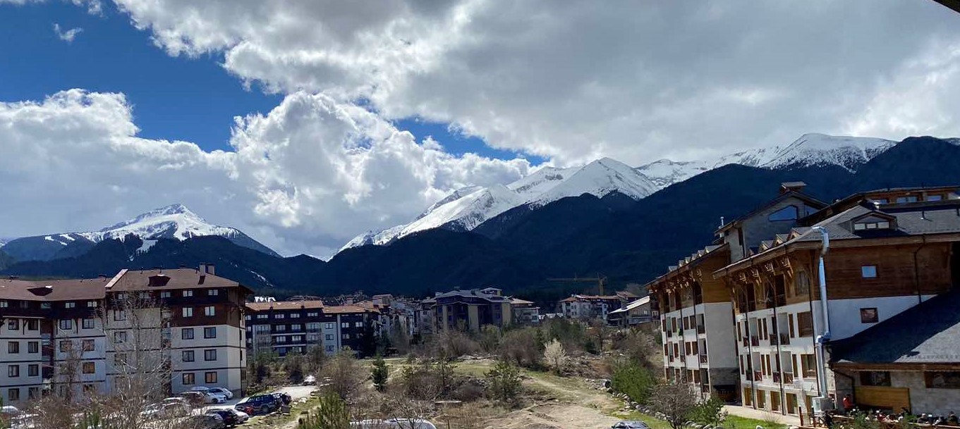 Luxury one-bedroom apartment for sale with low maintenance fee in Bansko