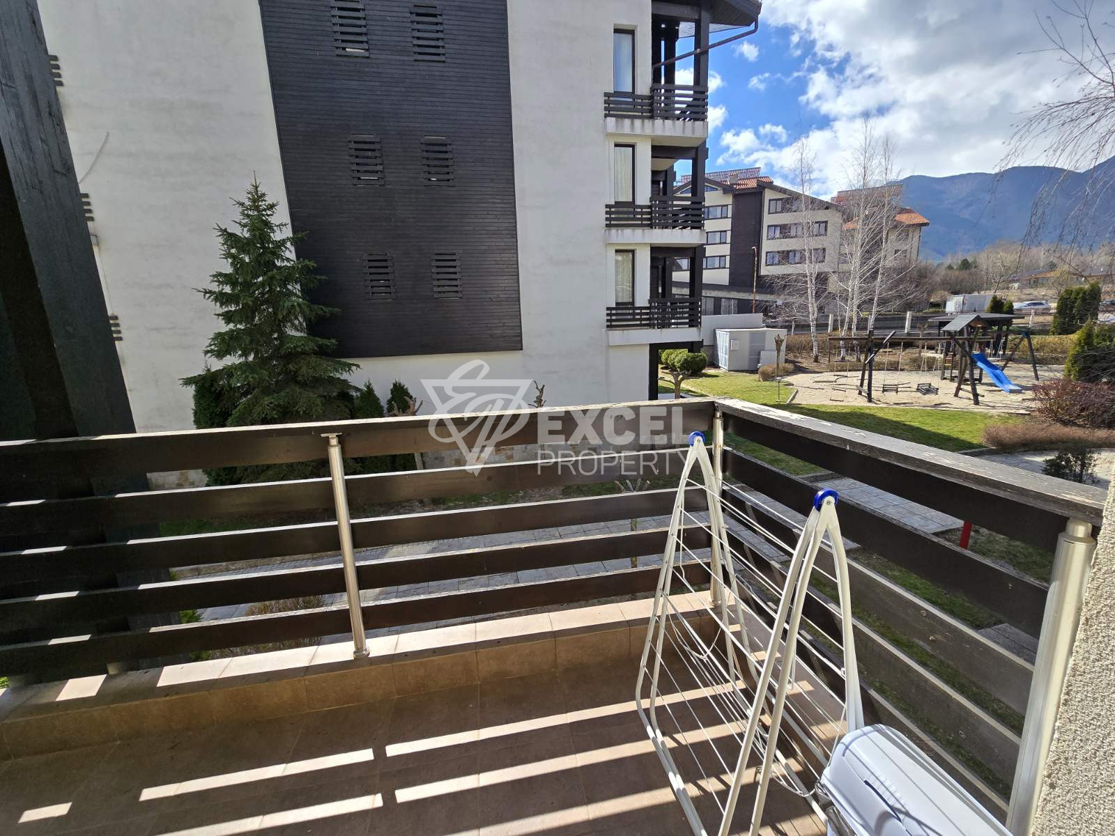 Spacious south facing studio for sale in the Aspen Golf complex