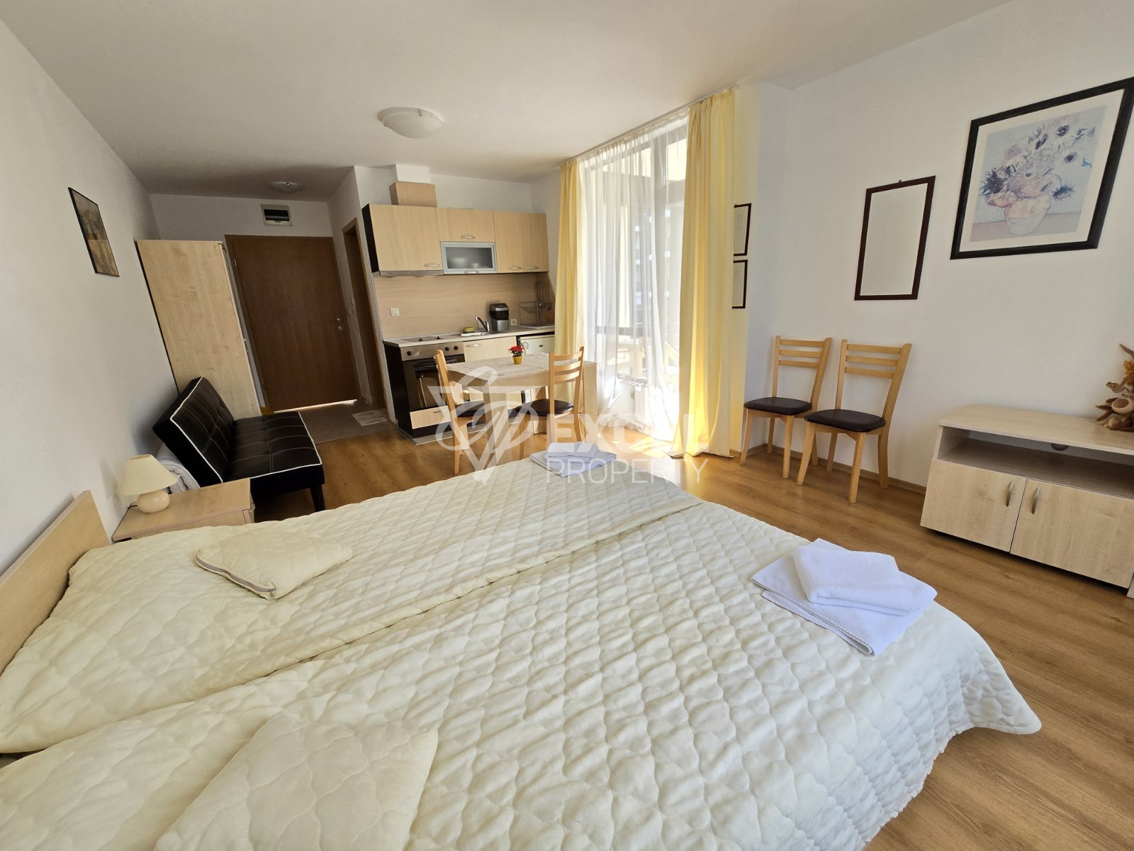 Spacious south facing studio for sale in the Aspen Golf complex