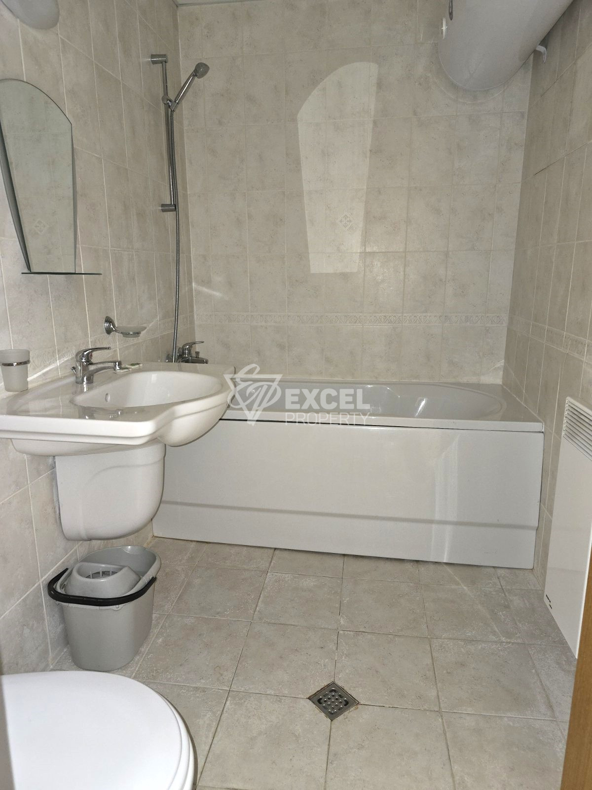 Spacious south facing studio for sale in the Aspen Golf complex