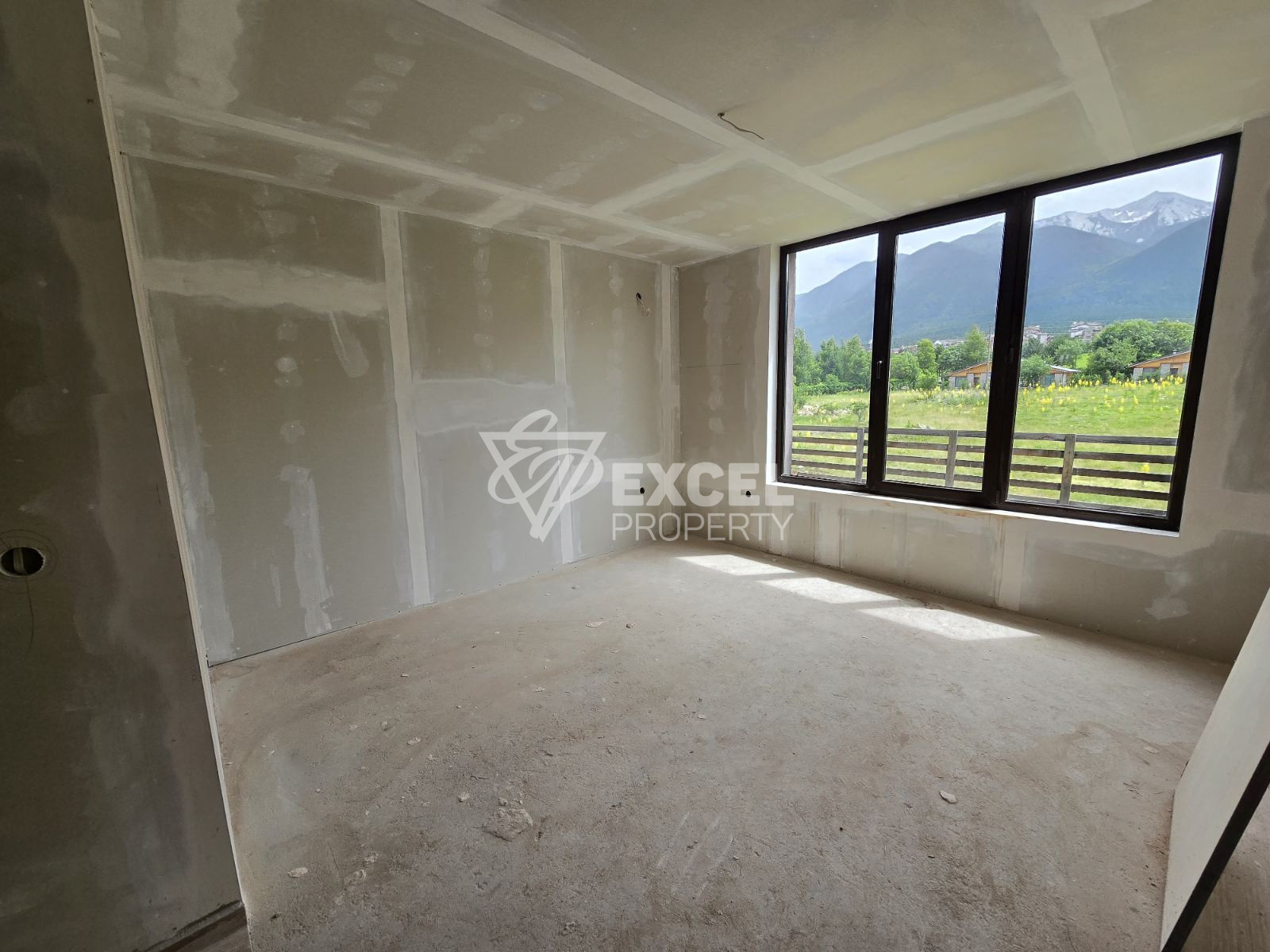Southern studio for sale with a delightful panoramic view of the Pirin Mountains