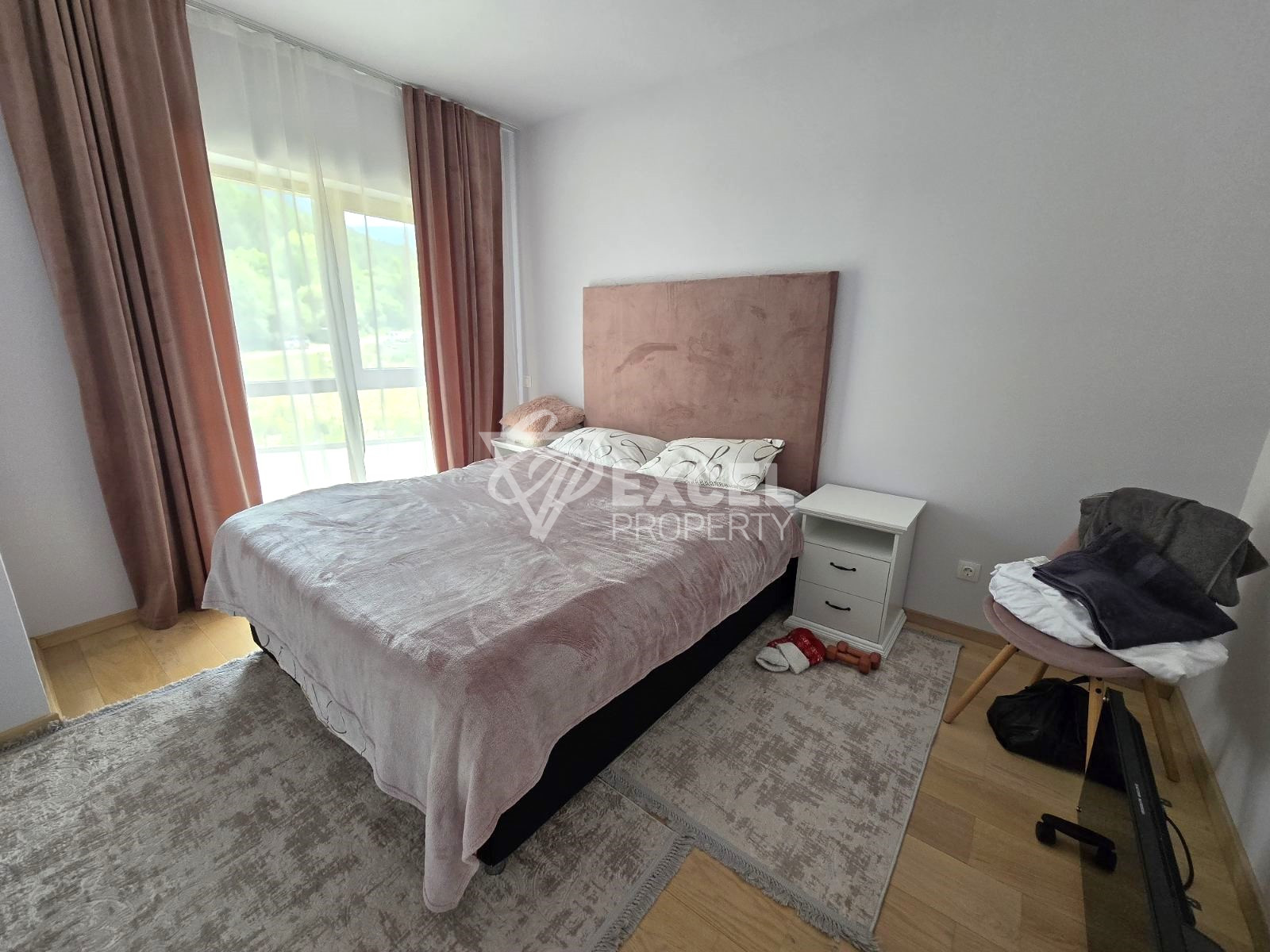 Luxuriously furnished one bedroom apartment with south exposure and a wonderful panoramic view