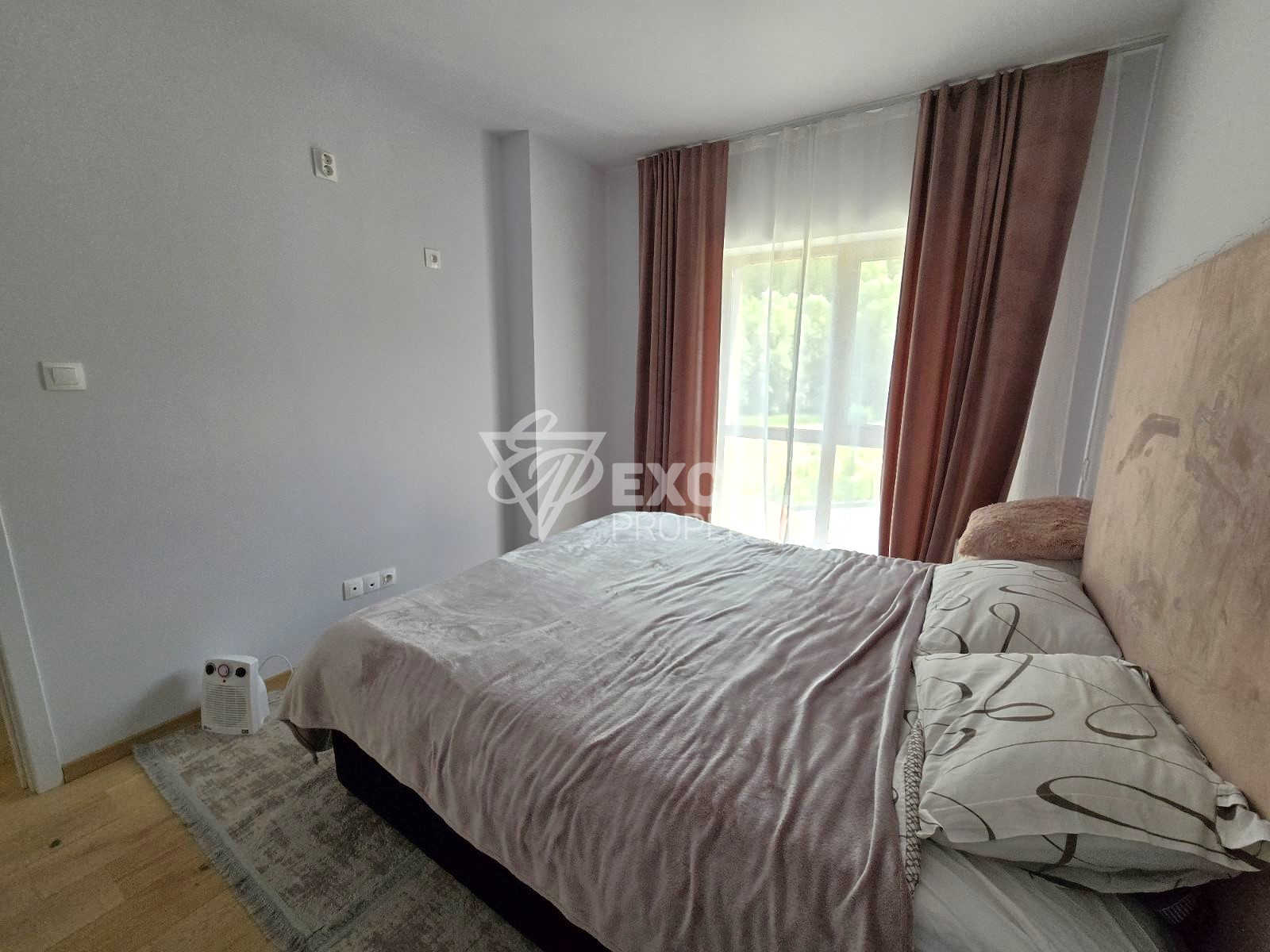 Luxuriously furnished one bedroom apartment with south exposure and a wonderful panoramic view