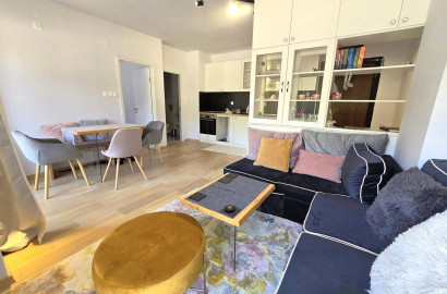 Luxuriously furnished one bedroom apartment with south exposure and a wonderful panoramic view