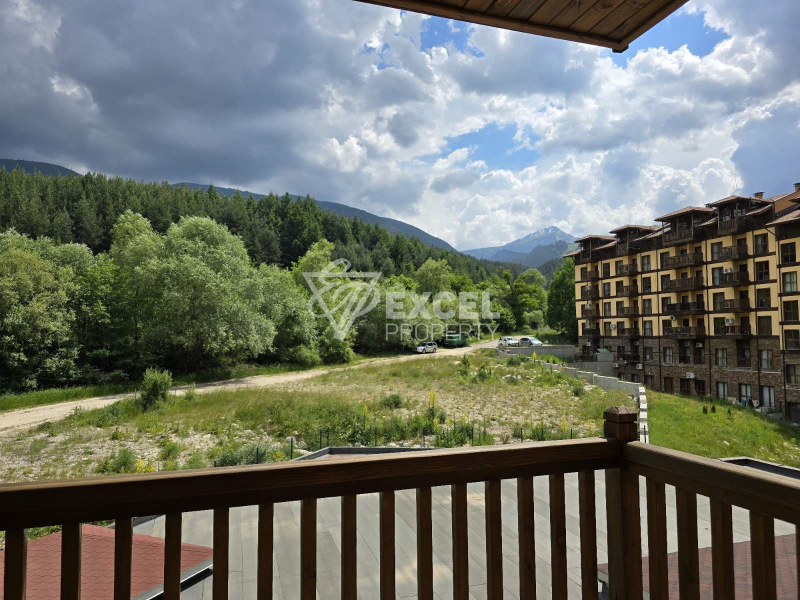 New one bedroom apartment with south exposure in a residential building with a low maintenance fee