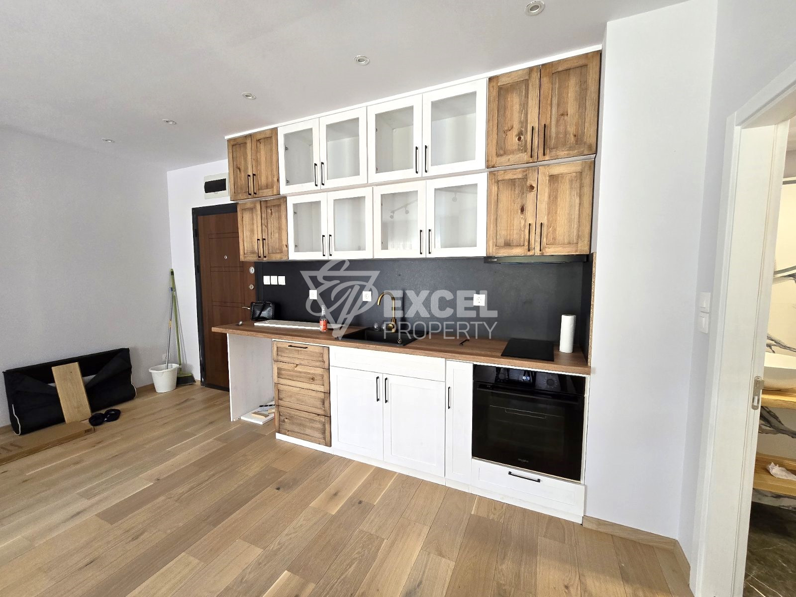 New one bedroom apartment with south exposure in a residential building with a low maintenance fee