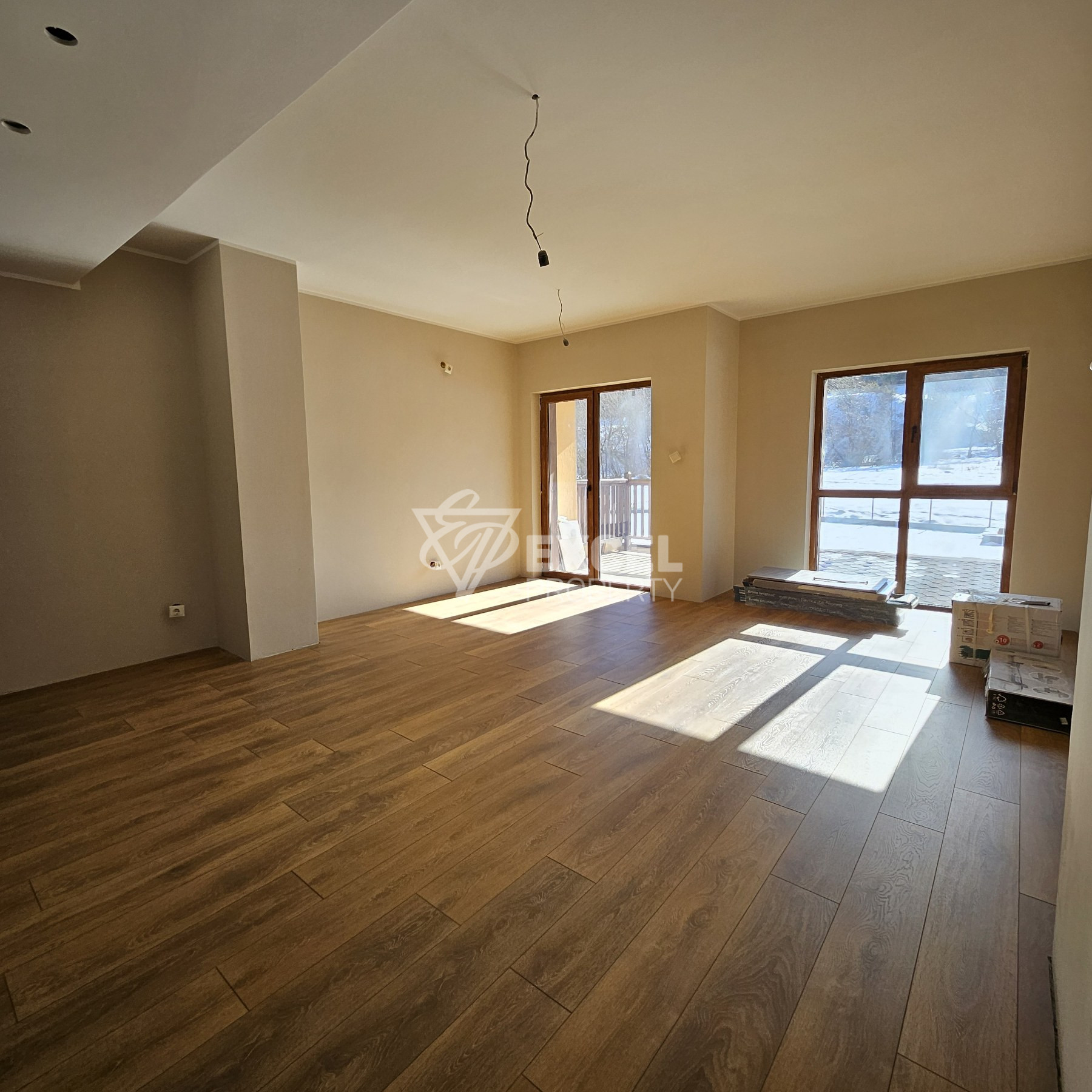 Spacious southern studio for sale in a residential building with low maintenance fees, Bansko