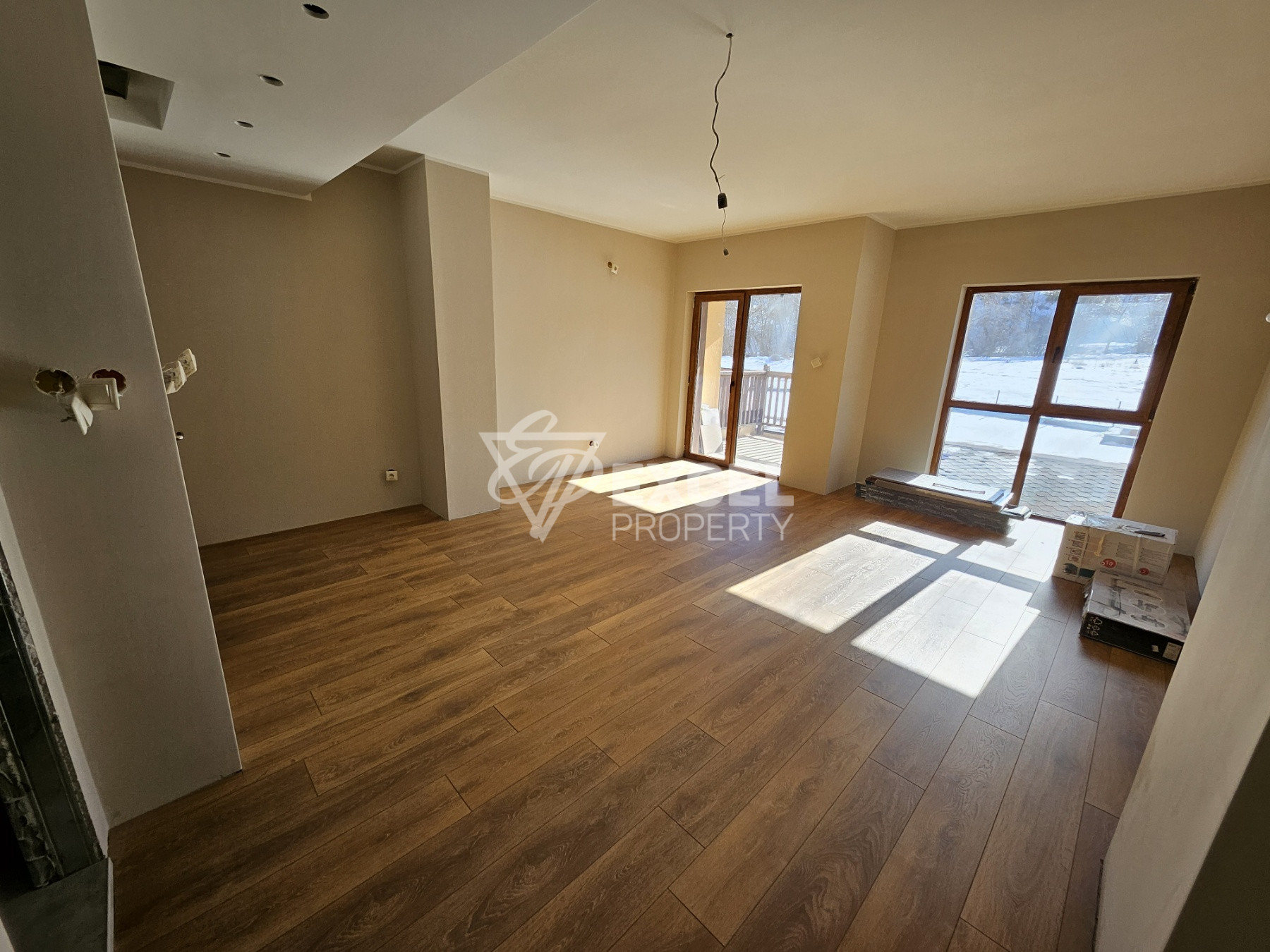 Spacious southern studio for sale in a residential building with low maintenance fees, Bansko