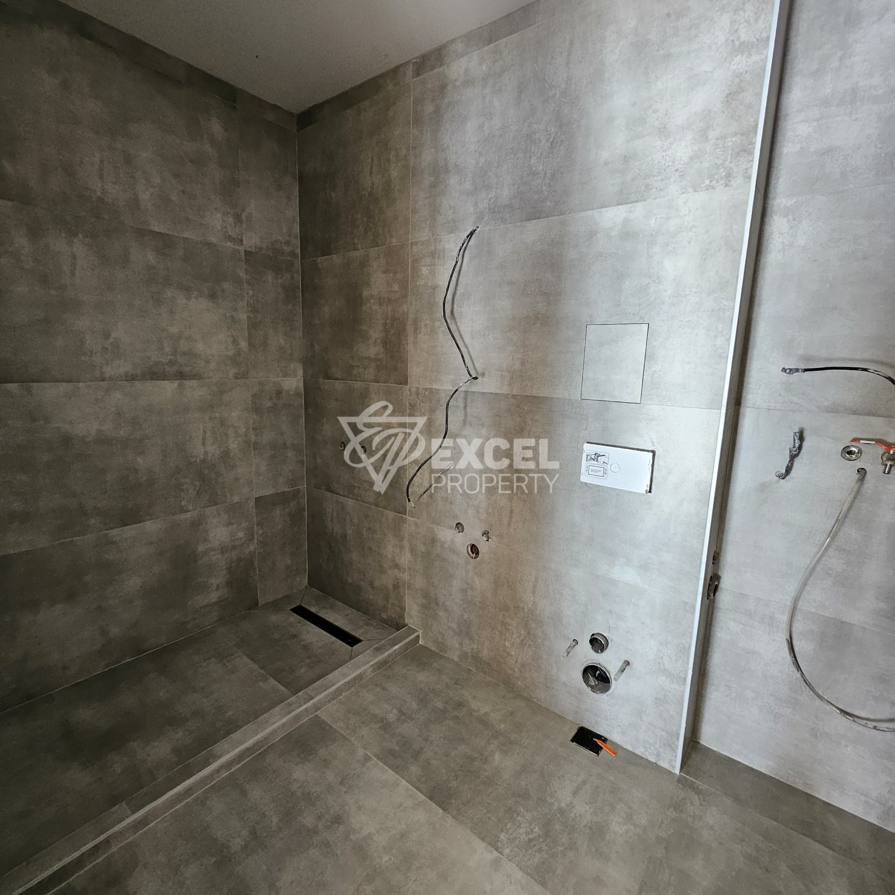Spacious southern studio for sale in a residential building with low maintenance fees, Bansko