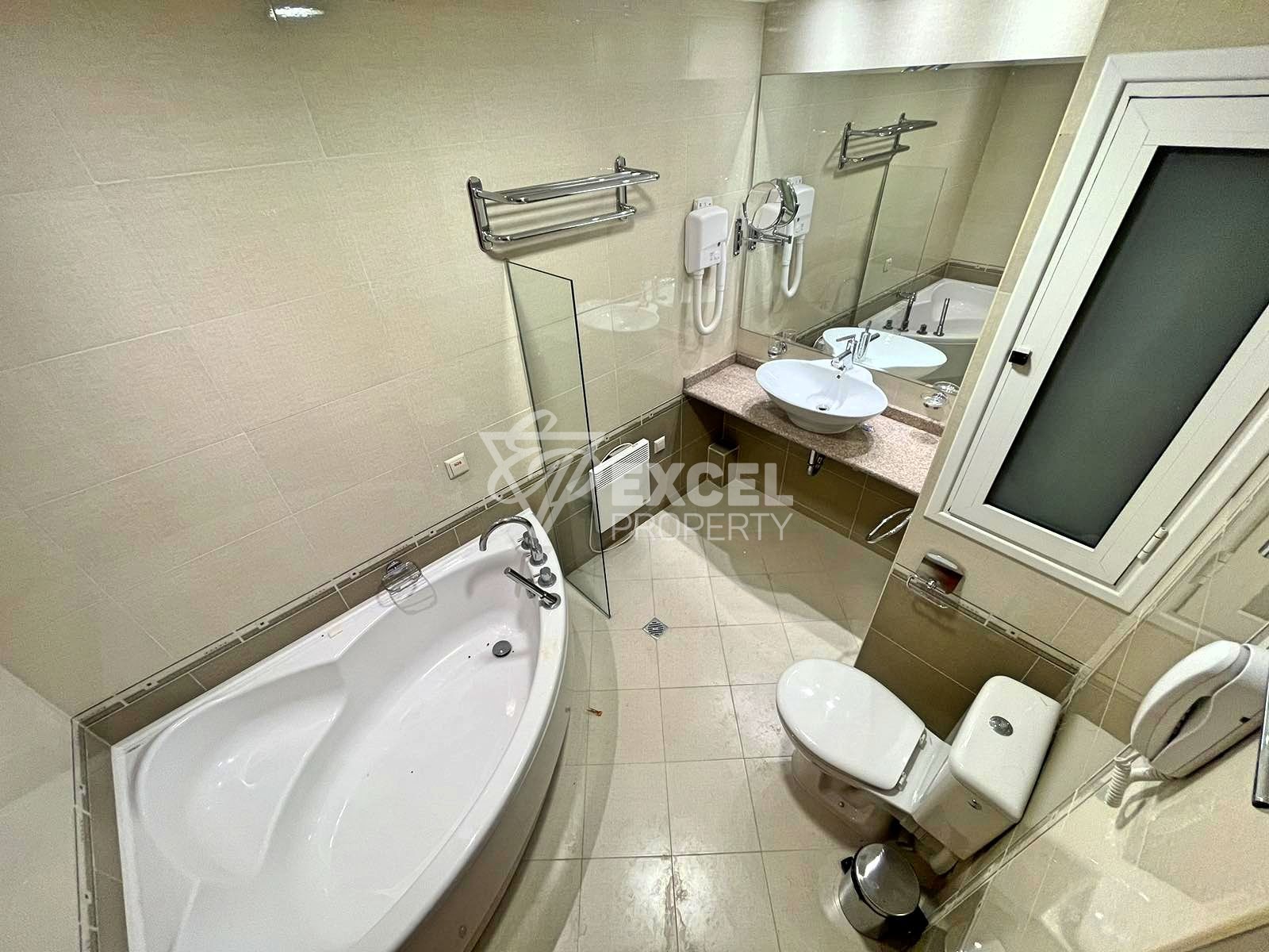 Southeast one-bedroom apartment 200m from the Gondola in Bansko, Downtown complex