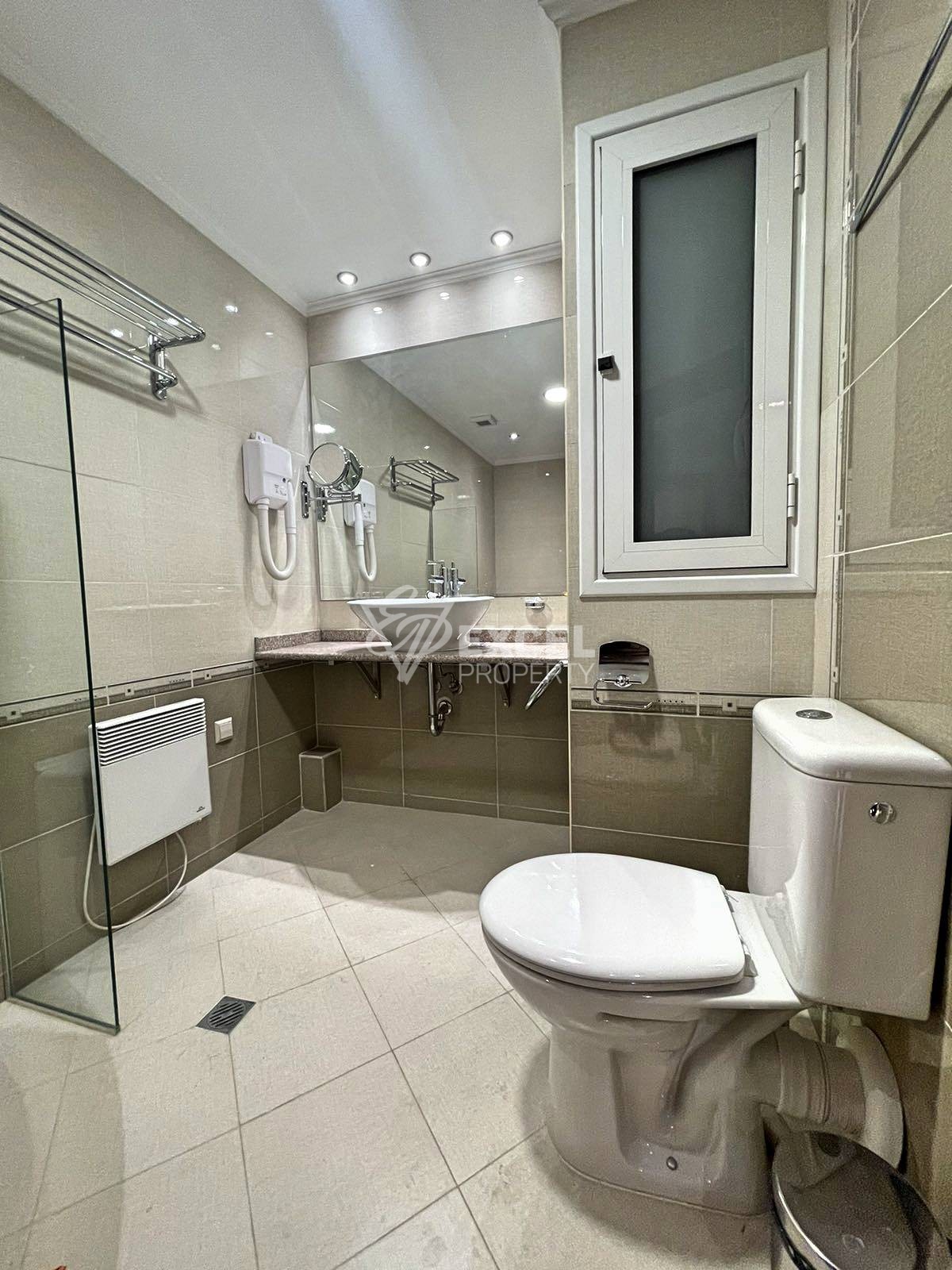 Southeast one-bedroom apartment 200m from the Gondola in Bansko, Downtown complex
