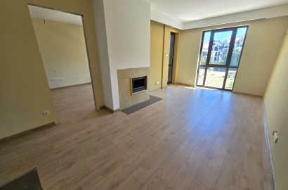 Sunny one-bedroom apartment in a building with a low maintenance fee, 400m from the Gondola