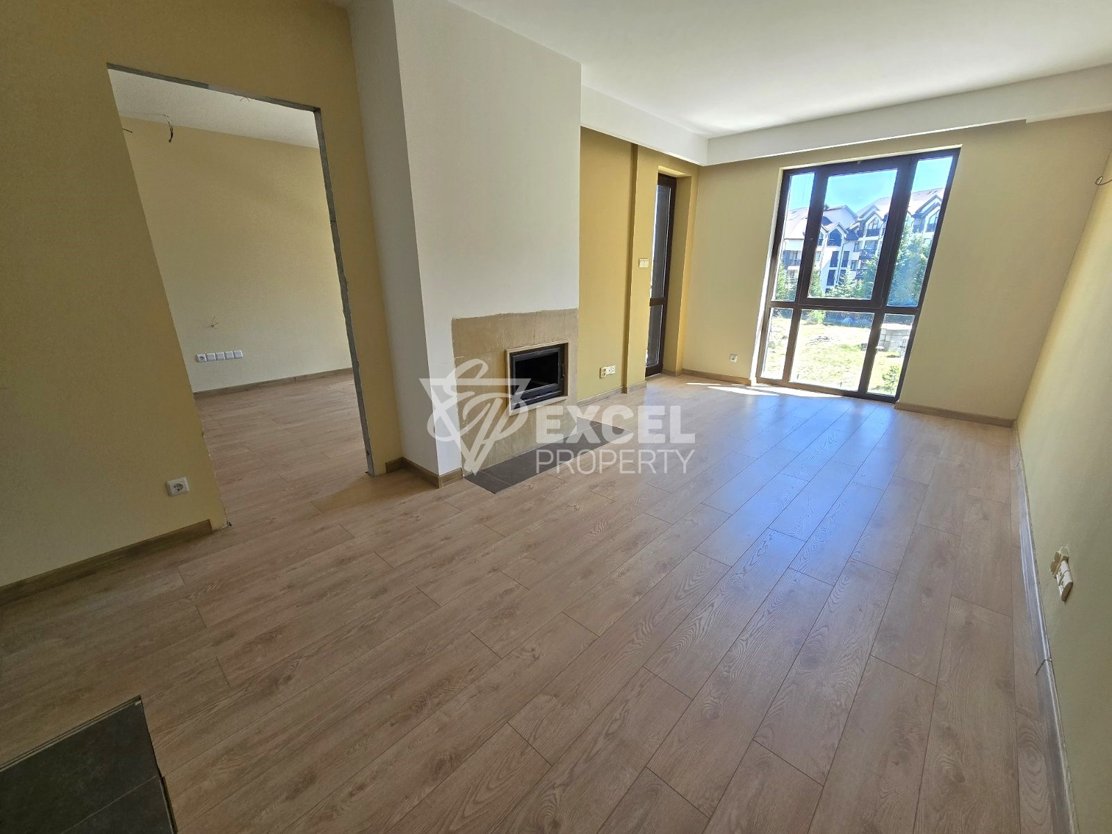 Sunny one-bedroom apartment in a building with a low maintenance fee, 400m from the Gondola