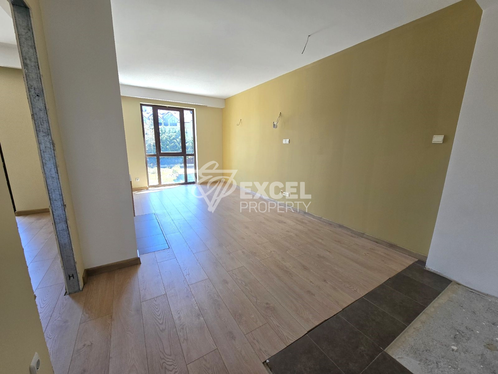 Sunny one-bedroom apartment in a building with a low maintenance fee, 400m from the Gondola