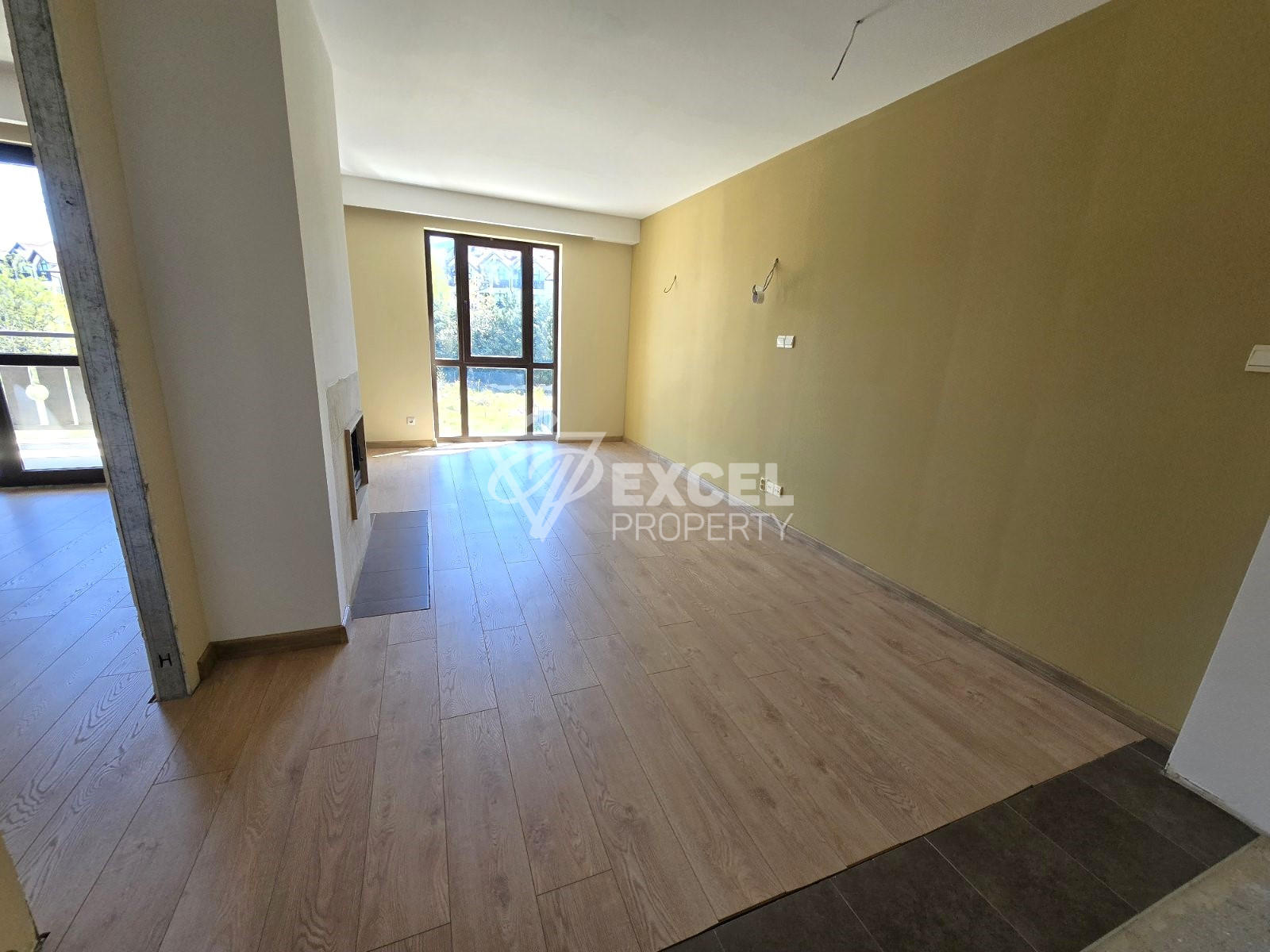 Sunny one-bedroom apartment in a building with a low maintenance fee, 400m from the Gondola