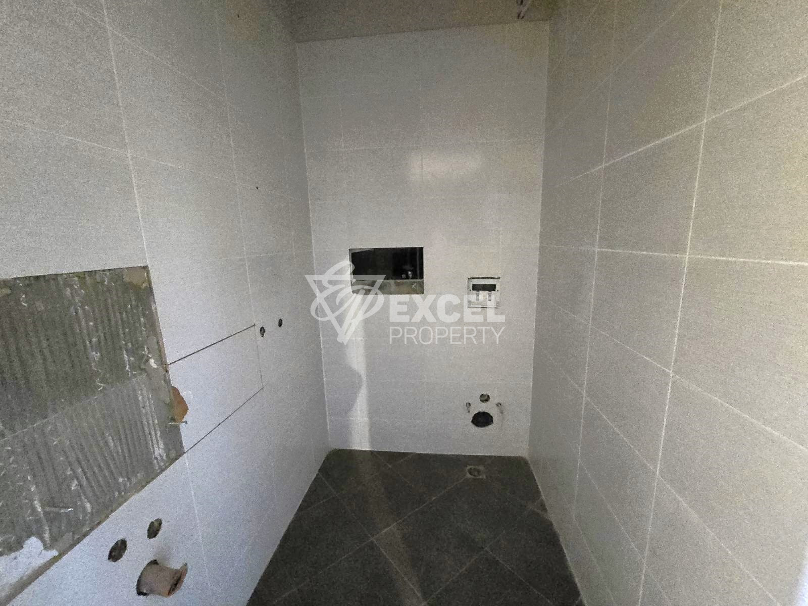 Sunny one-bedroom apartment in a building with a low maintenance fee, 400m from the Gondola