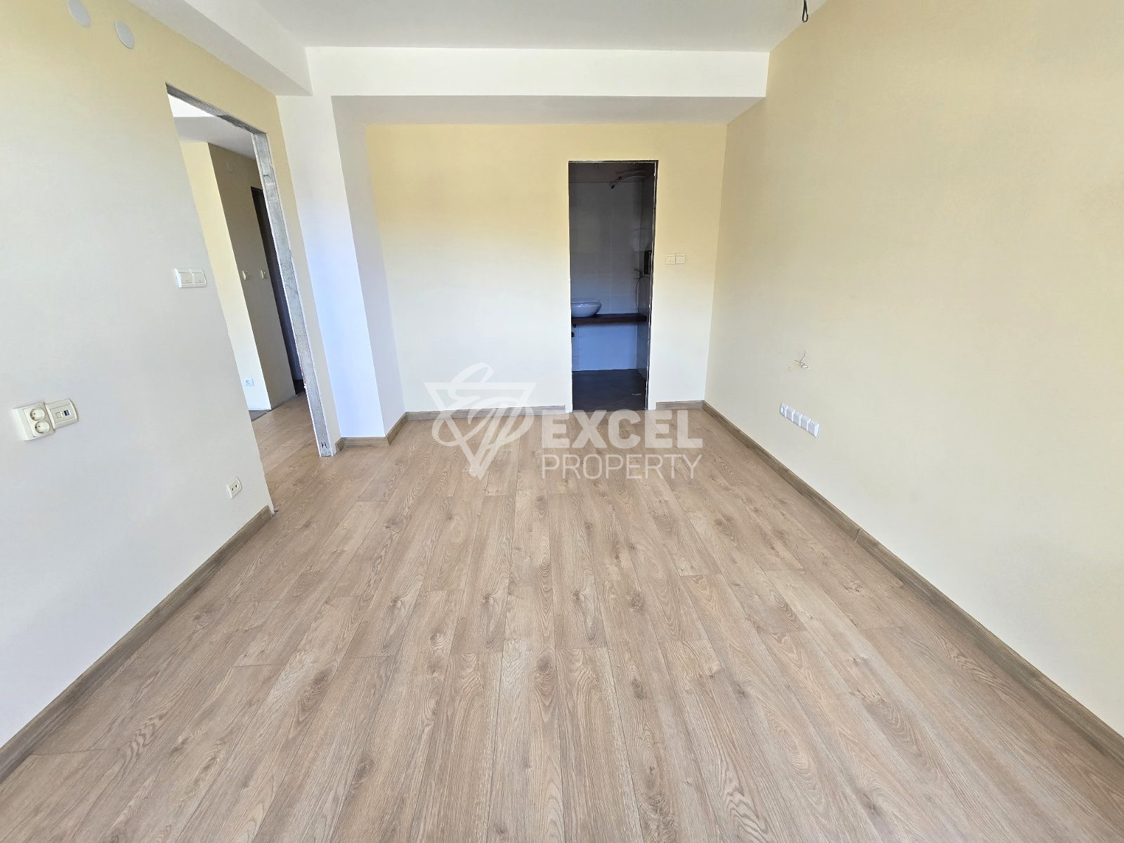 Sunny one-bedroom apartment in a building with a low maintenance fee, 400m from the Gondola