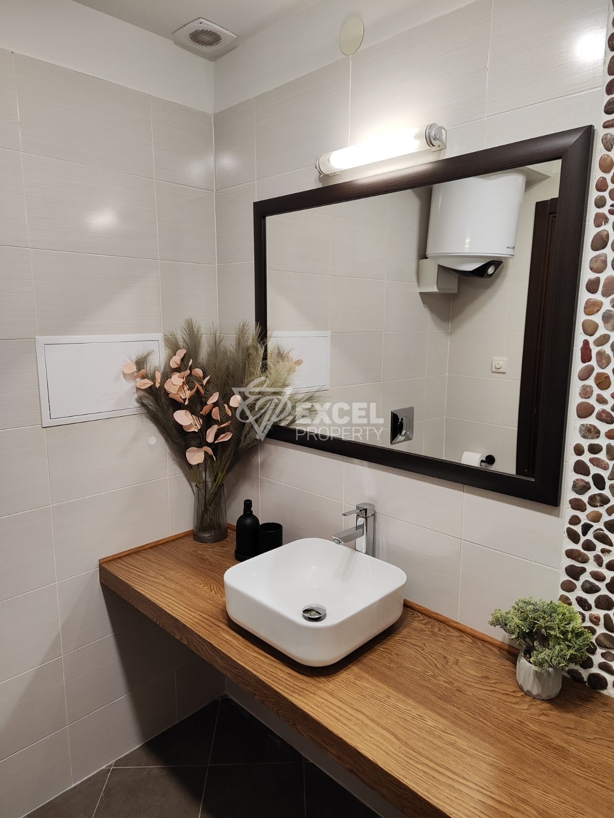 Elegantly furnished two-bedroom apartment with a low maintenance fee