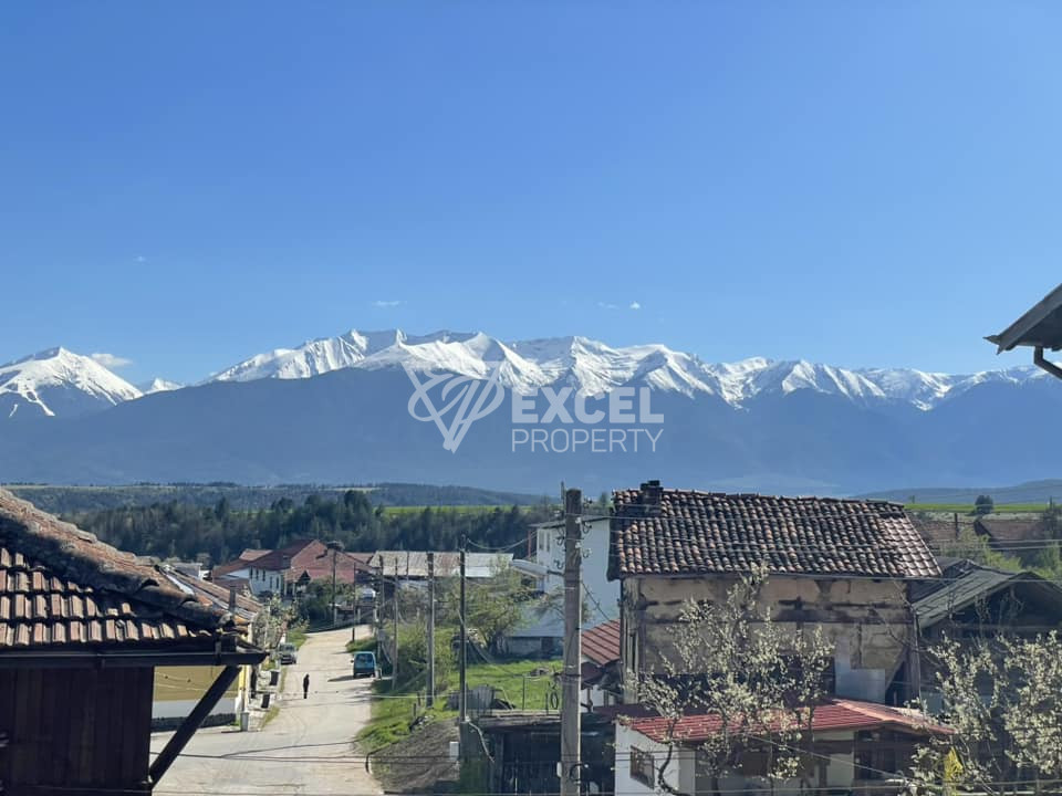 Single-family house with a large yard for sale, near Bansko