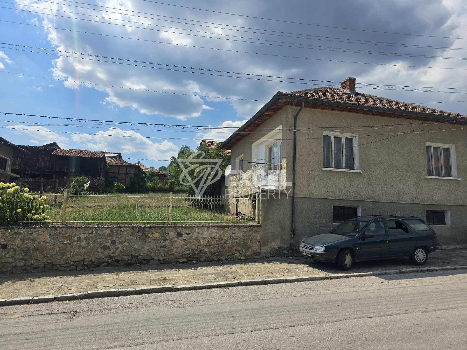 Single-family house with a large yard for sale, near Bansko