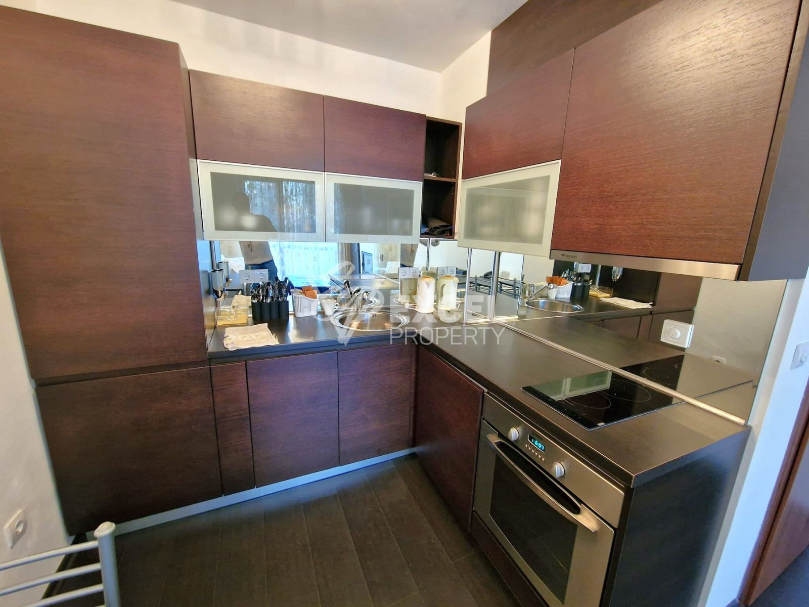 One-bedroom apartment for sale 100m from the ski road! Residential building with a low maintenance fee!