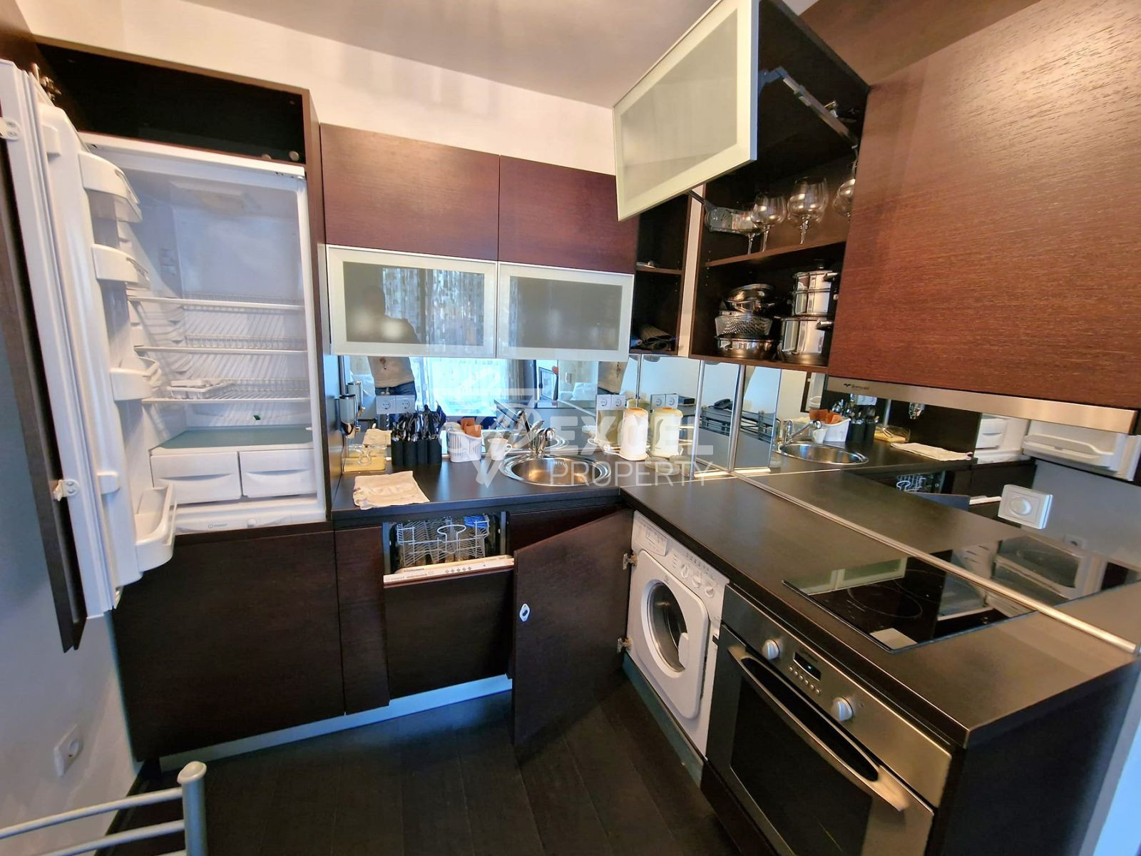 One-bedroom apartment for sale 100m from the ski road! Residential building with a low maintenance fee!