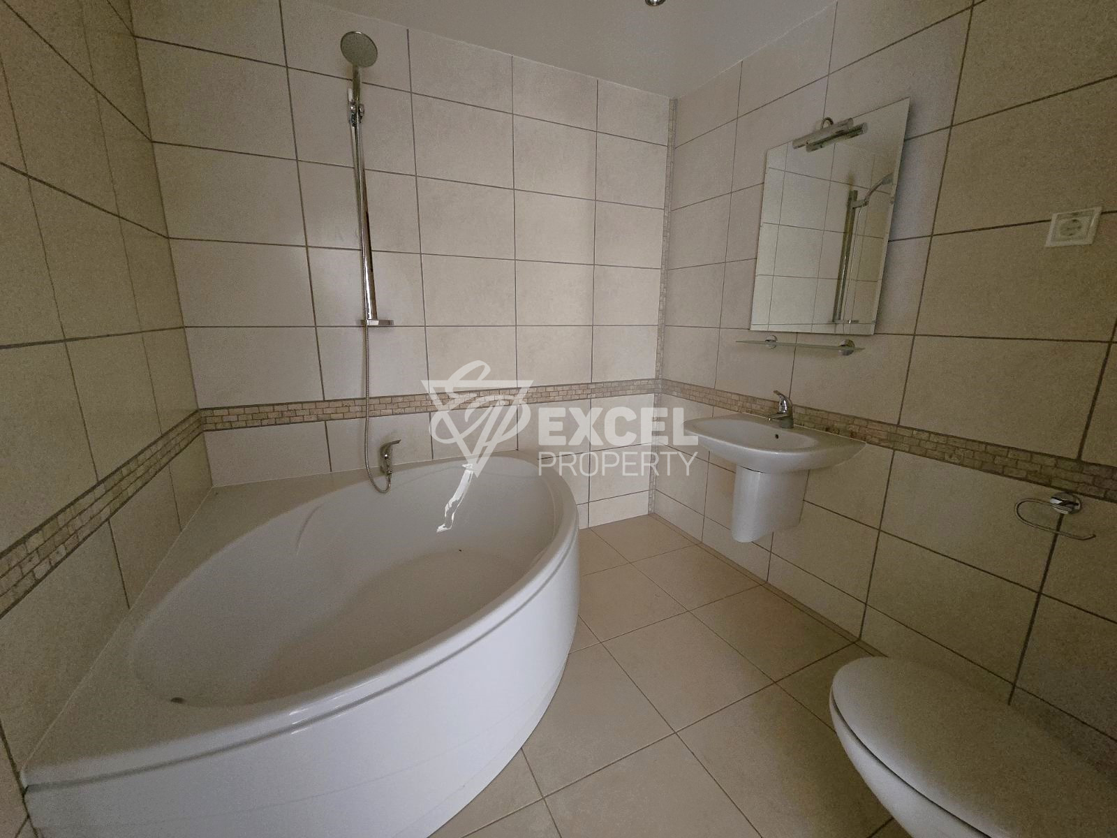 Spacious south-facing two-bedroom apartment for sale in Bansko, near the stadium