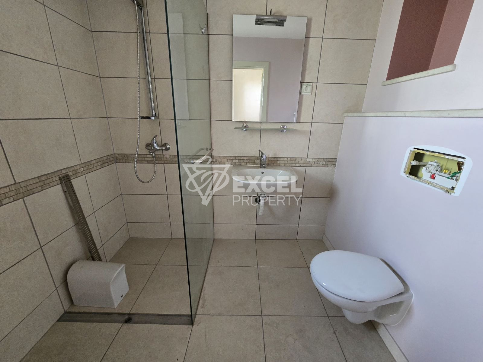 Spacious south-facing two-bedroom apartment for sale in Bansko, near the stadium