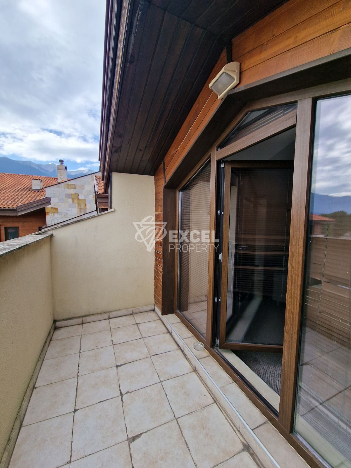 Multi-room maisonette with a view of the pool and Pirin mountain in a 4-star complex
