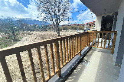 Sunny studio with a terrace in a building with a low maintenance fee of €3