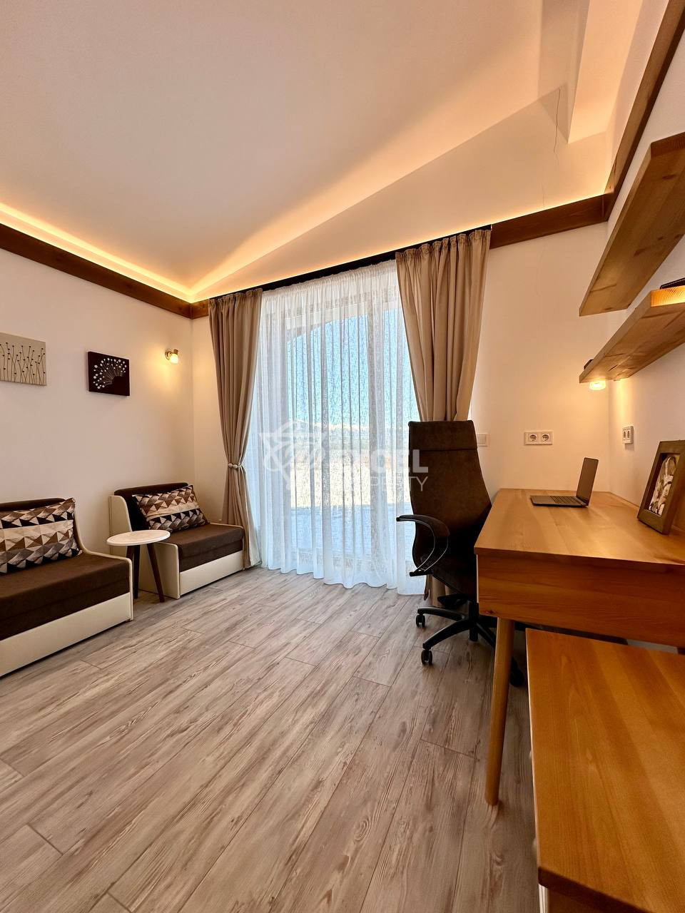 Alpine idyll: One-story two bedroom house with office for sale, close to Pirin Golf