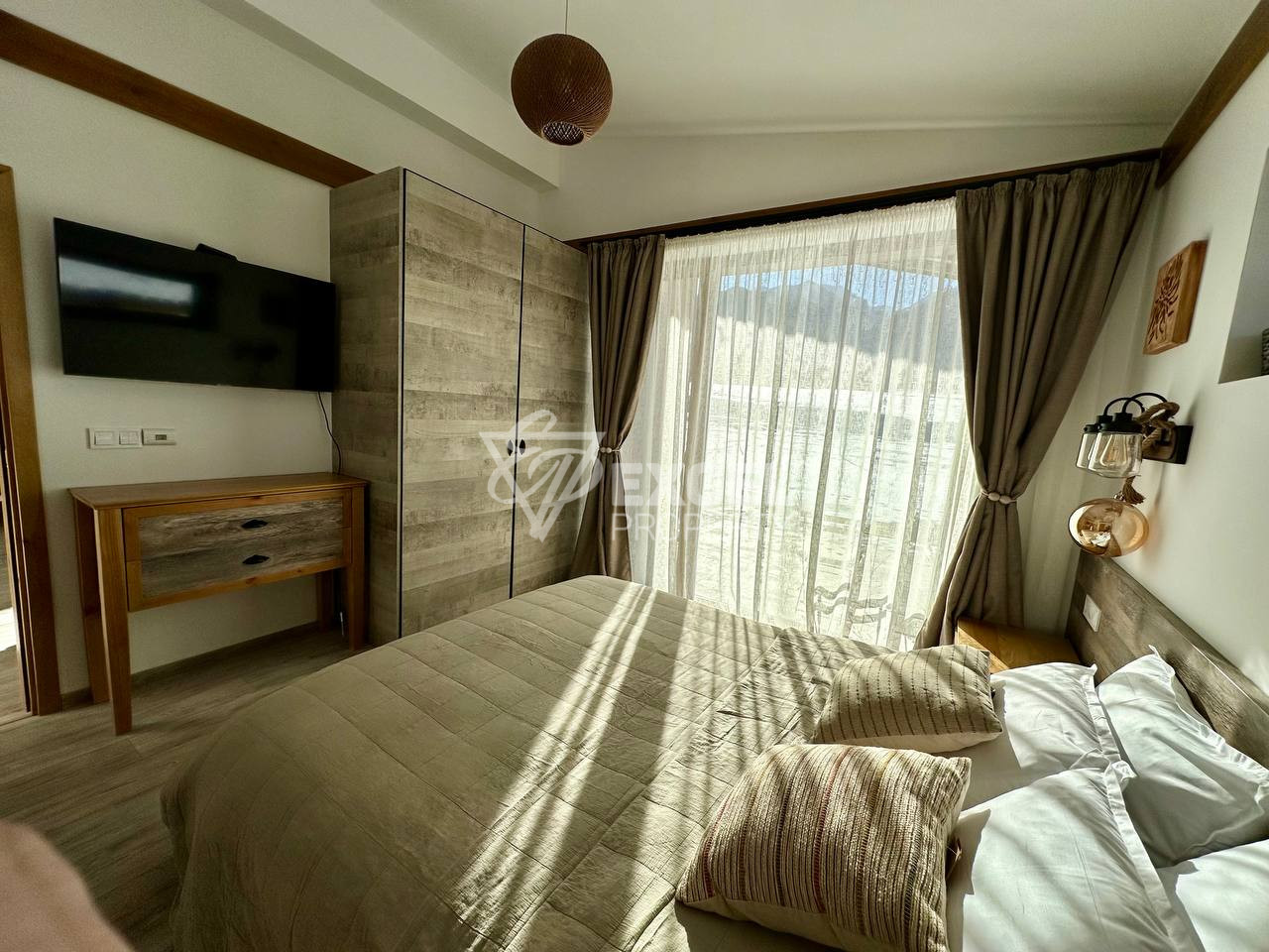 Alpine idyll: One-story two bedroom house with office for sale, close to Pirin Golf