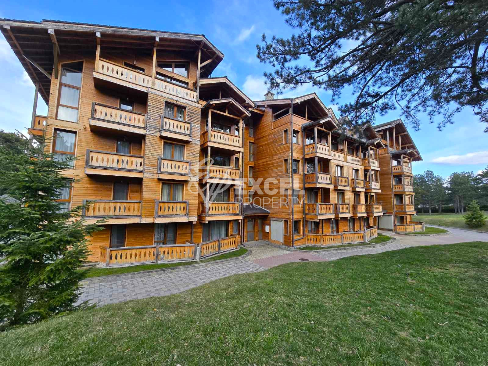 Sunny one bedroom apartment for sale in the heart of Pirin Golf & Country Club!