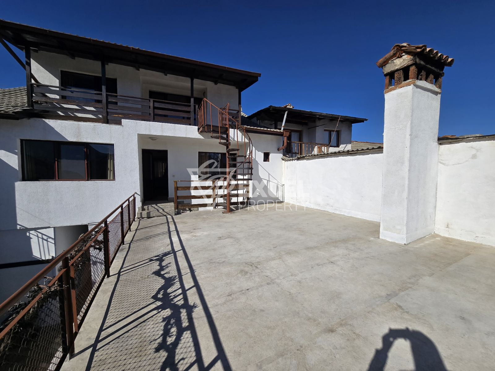 Multifunctional house with an active business in the TOP center of Bansko!