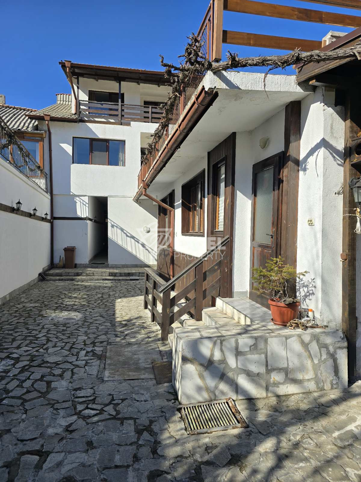 Multifunctional house with an active business in the TOP center of Bansko!
