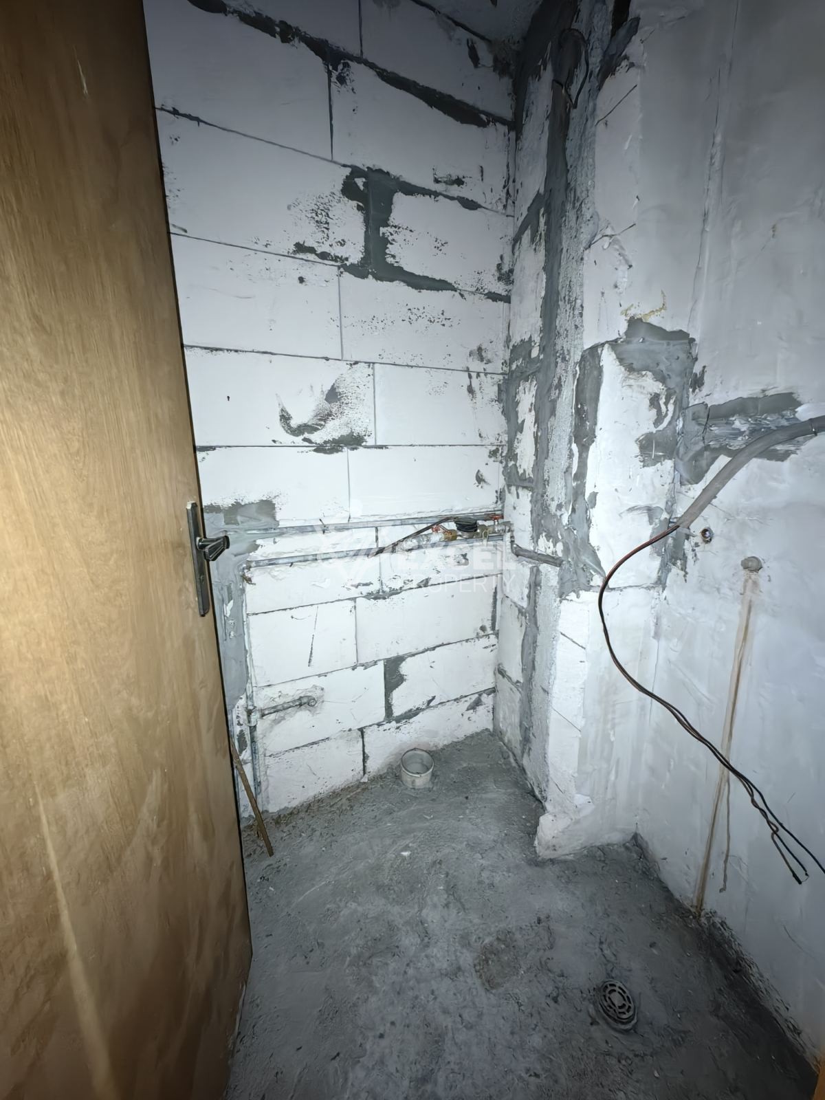 South one-bedroom apartment with basement in the center of Razlog
