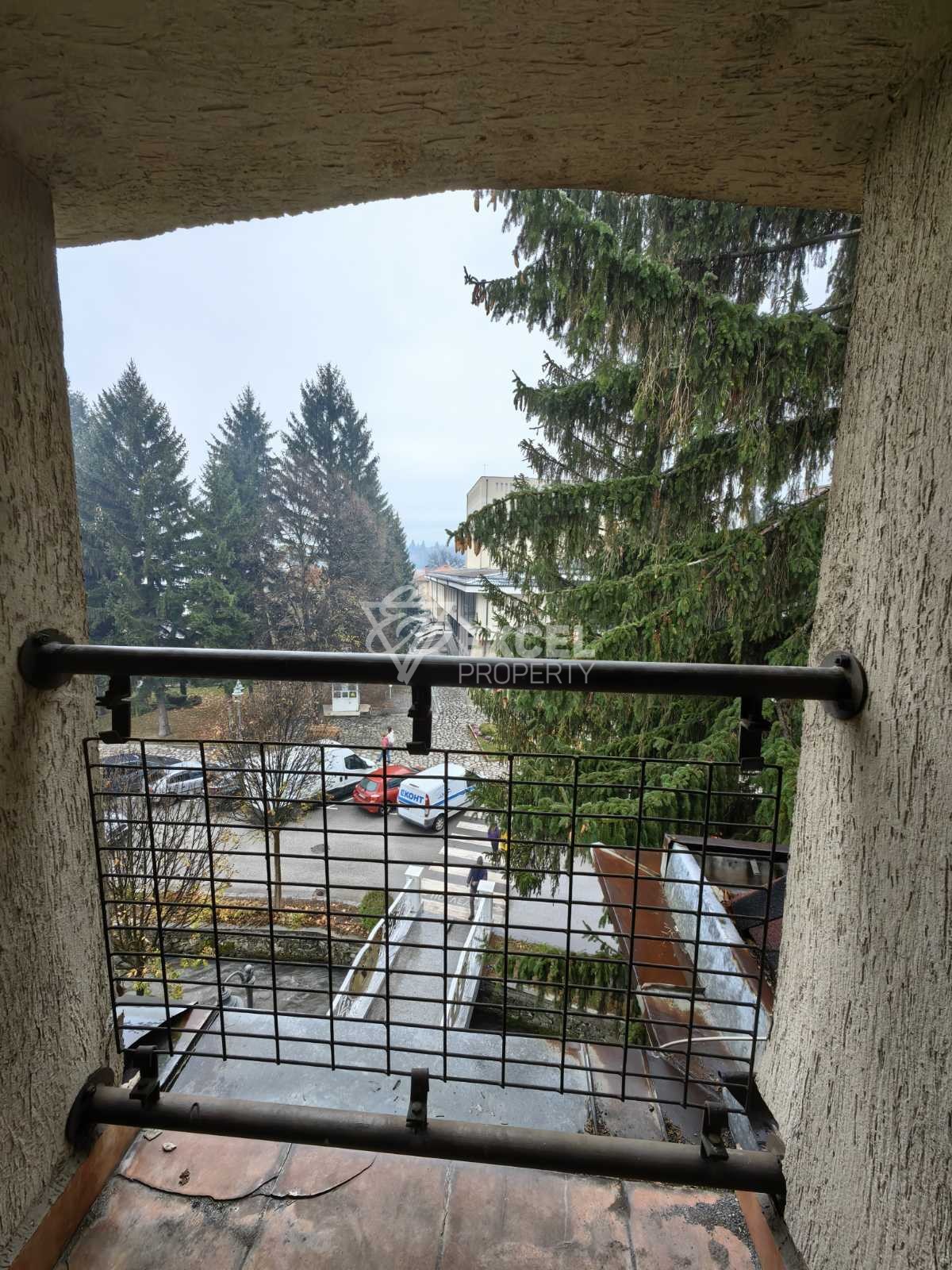 South one-bedroom apartment with basement in the center of Razlog