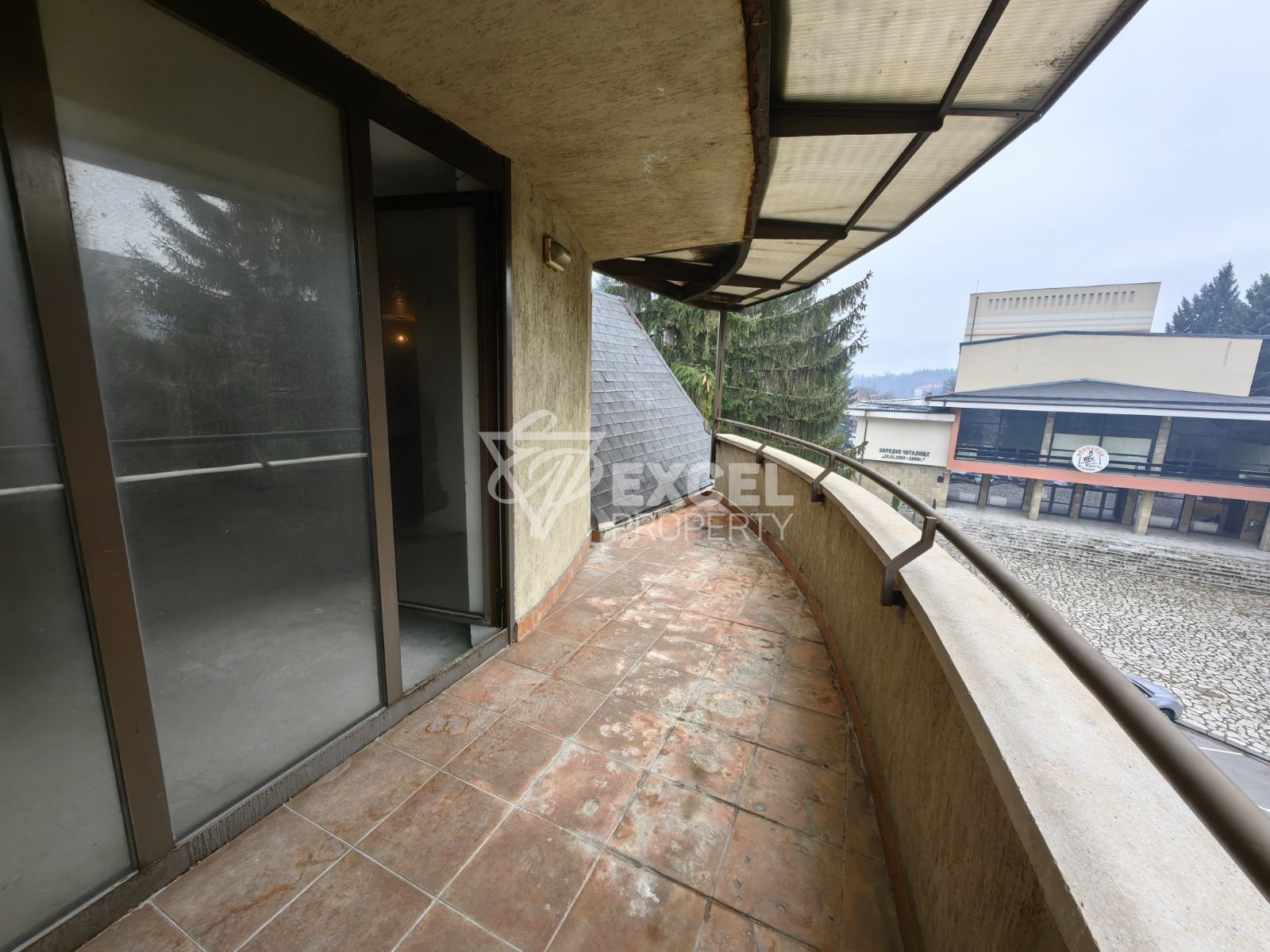 South one-bedroom apartment with basement in the center of Razlog