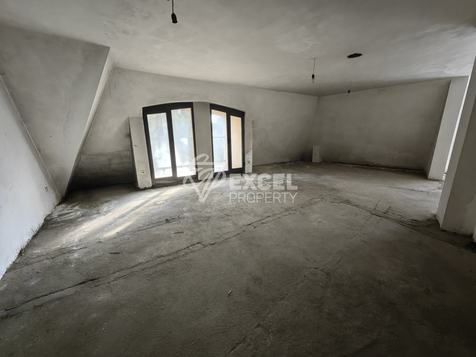 South one-bedroom apartment with basement in the center of Razlog