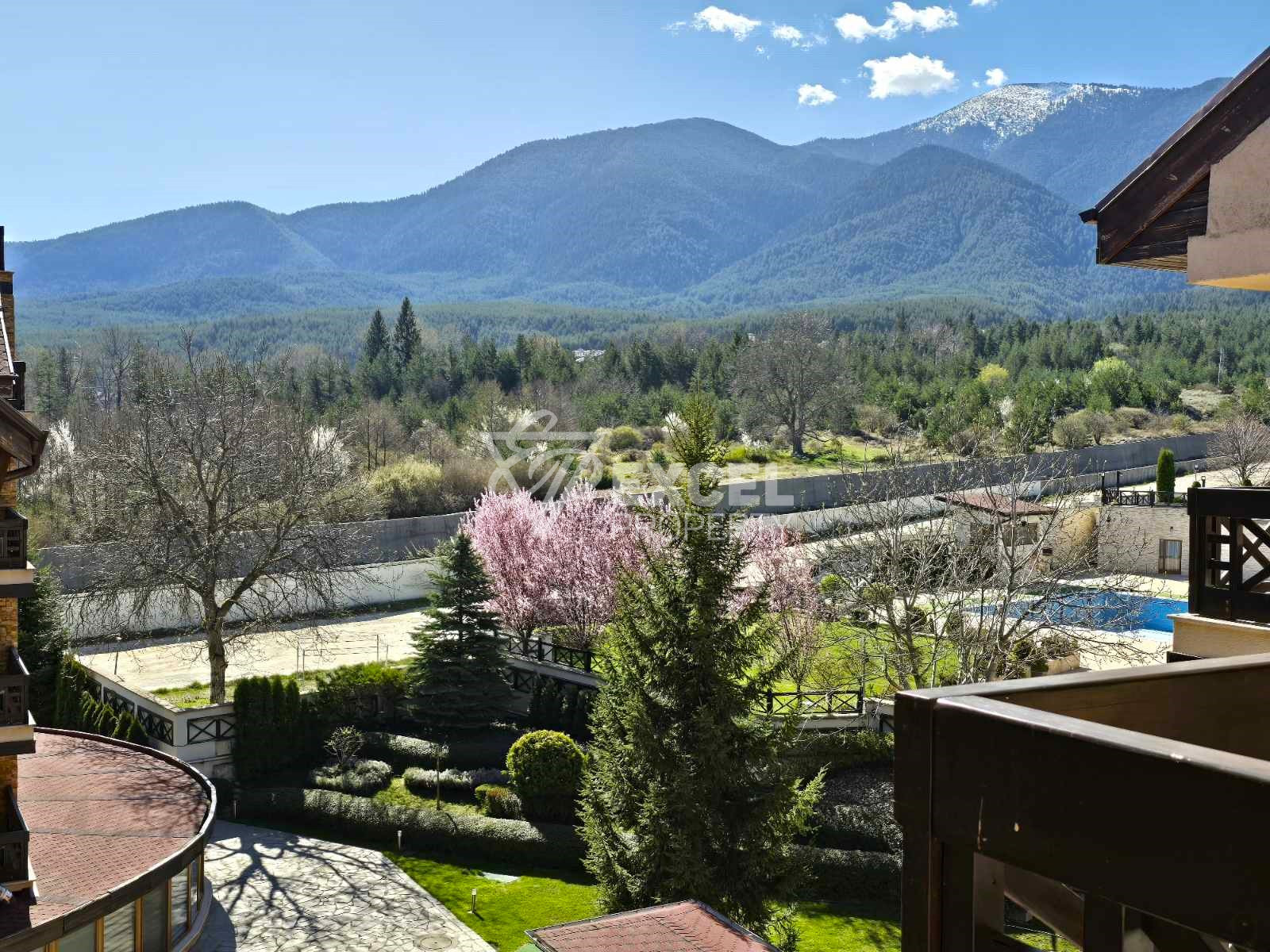 Spacious studio for sale with a captivating mountain view in Hotel Regnum 5✱, Bansko