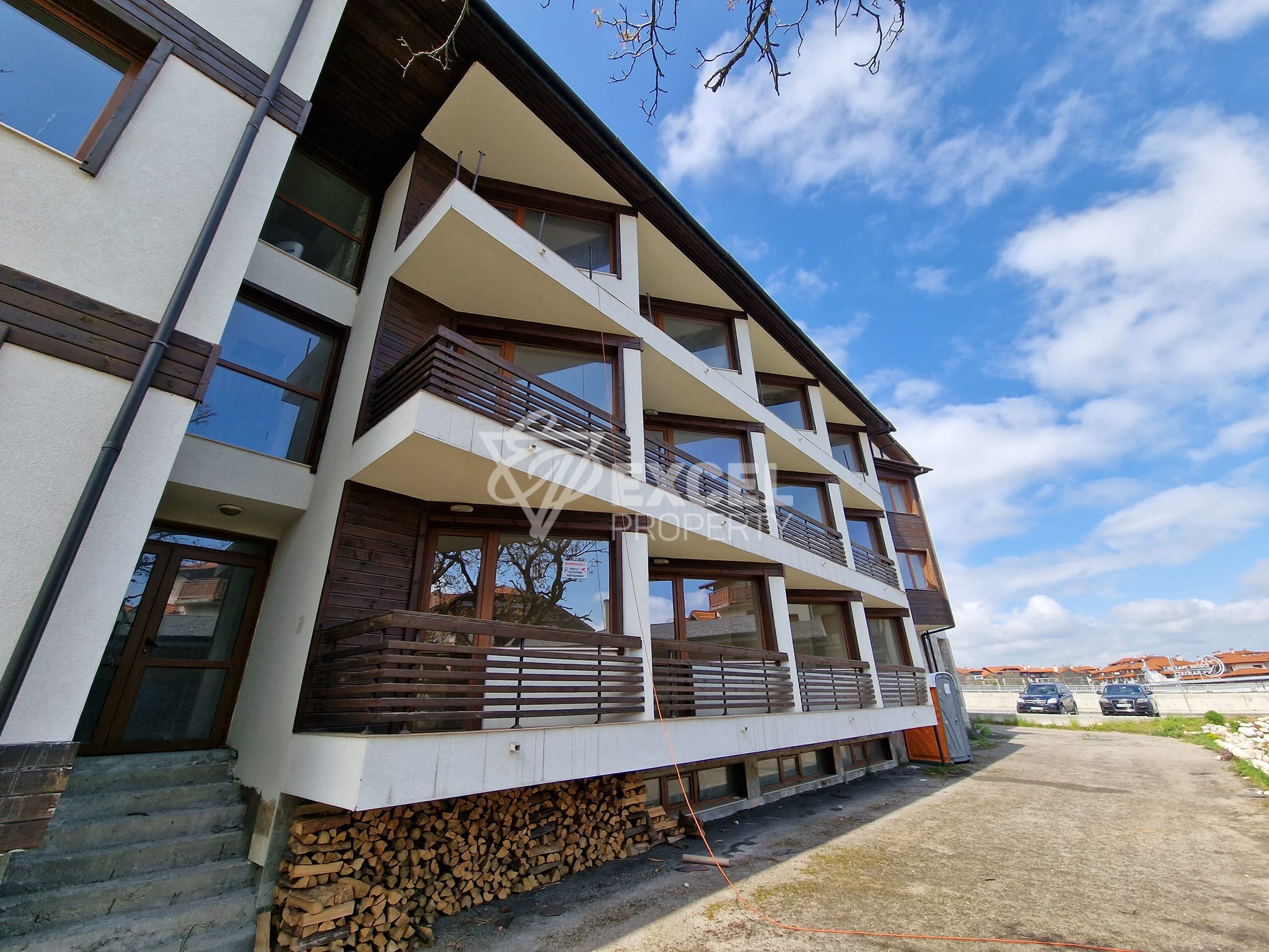 Affordable studio with a terrace in Bansko, meters from the Gondola!