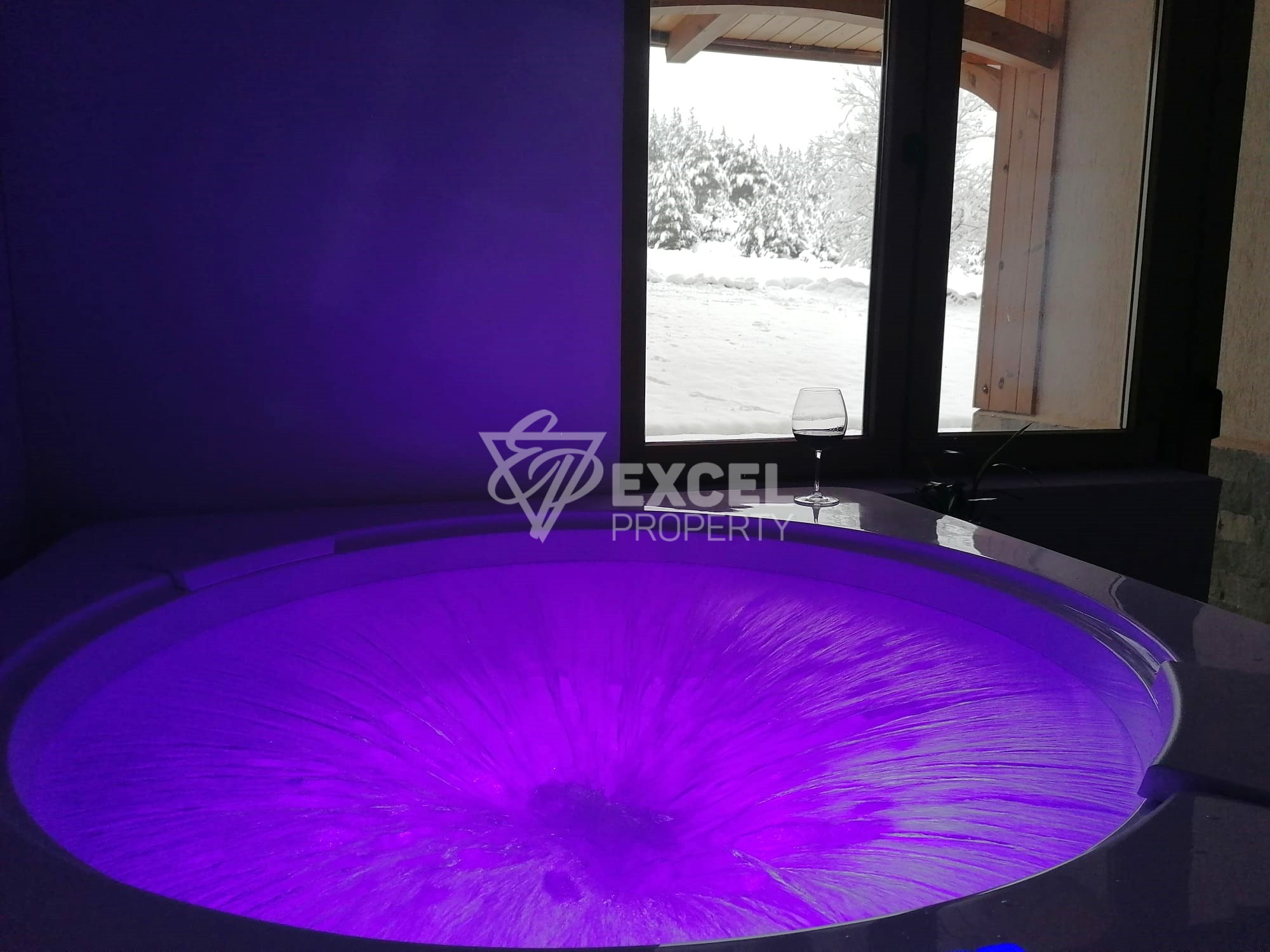 Luxury one-bedroom apartment with own SPA room with jacuzzi and sauna